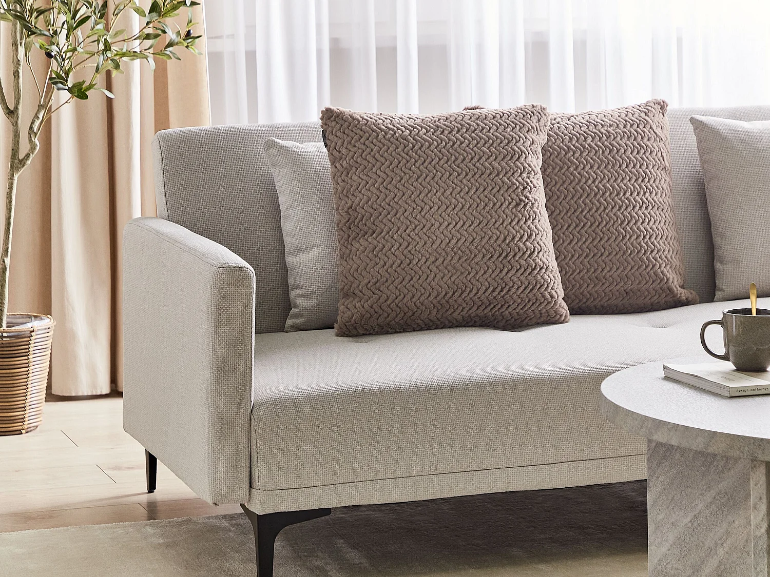 Lot de 2 coussins décoratifs SURMI Fourrure synthétique 45 x 45 cm Marron clair Unicolore