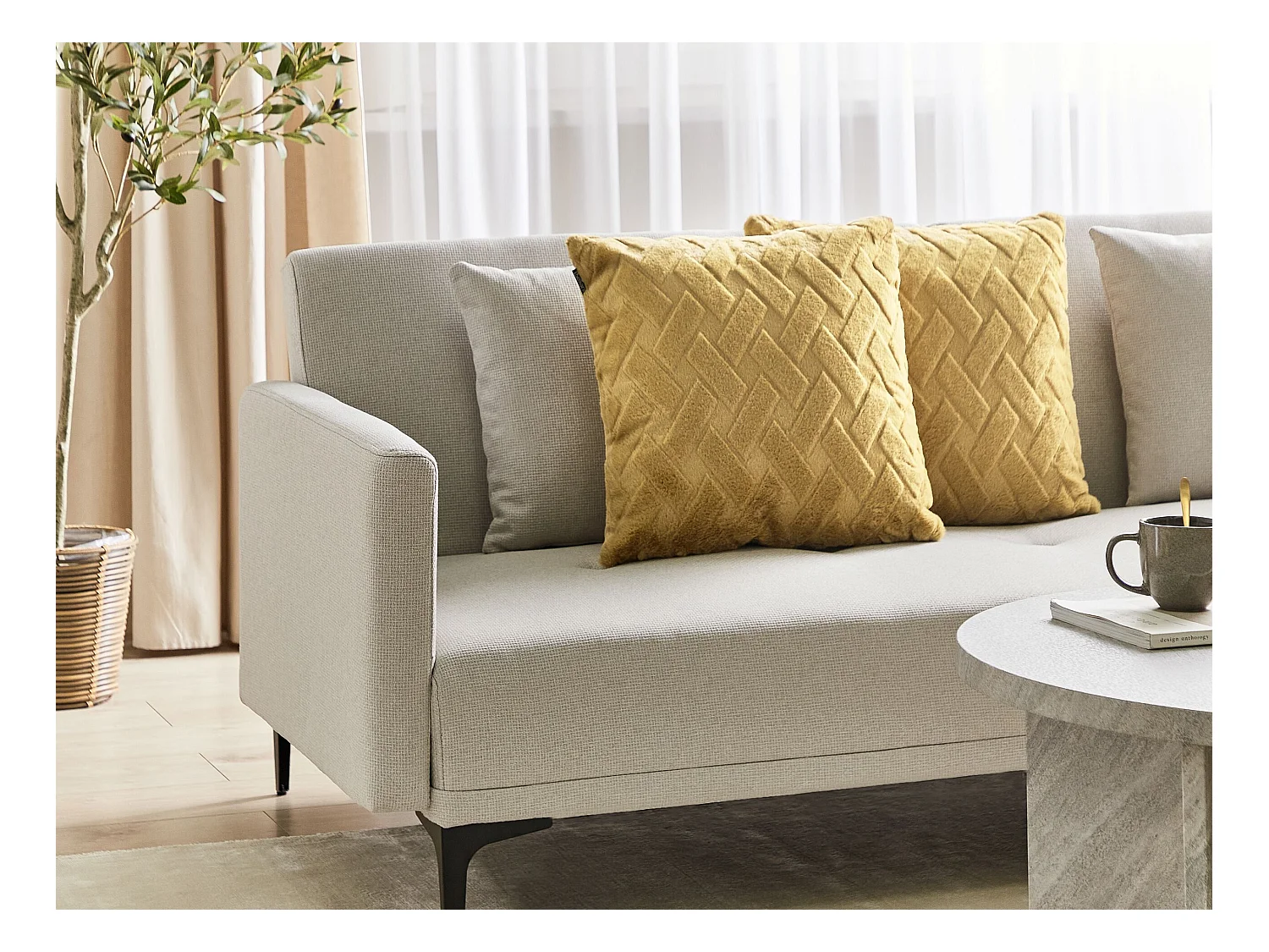 Set van 2 decoratieve kussens SITAPUR Nepbont 45 x 45 cm Mosterdgeel Effen