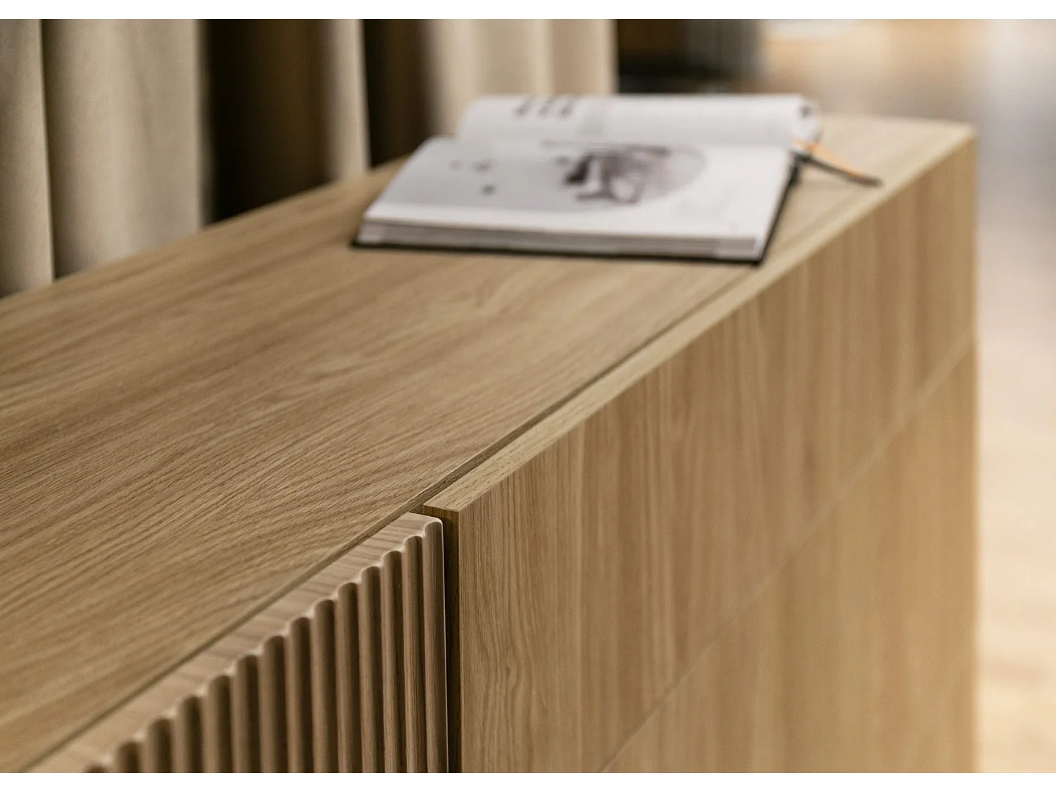 Buffet 3 tiroirs - 140 cm - avec 3 tiroirs - aspect chêne - NOLIE