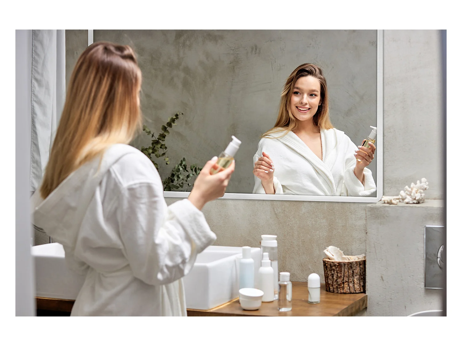 Schöner Badezimmerspiegel mit weißem MDF-Rahmen, 80 x 60 cm