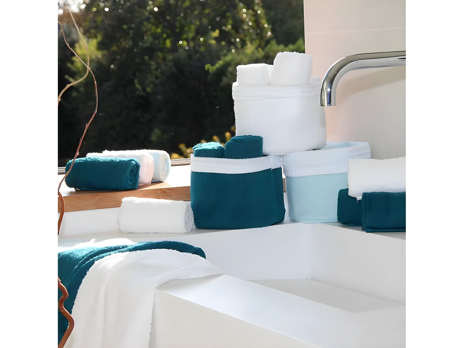 Cesta invitados con toallas 30 x 30 cm