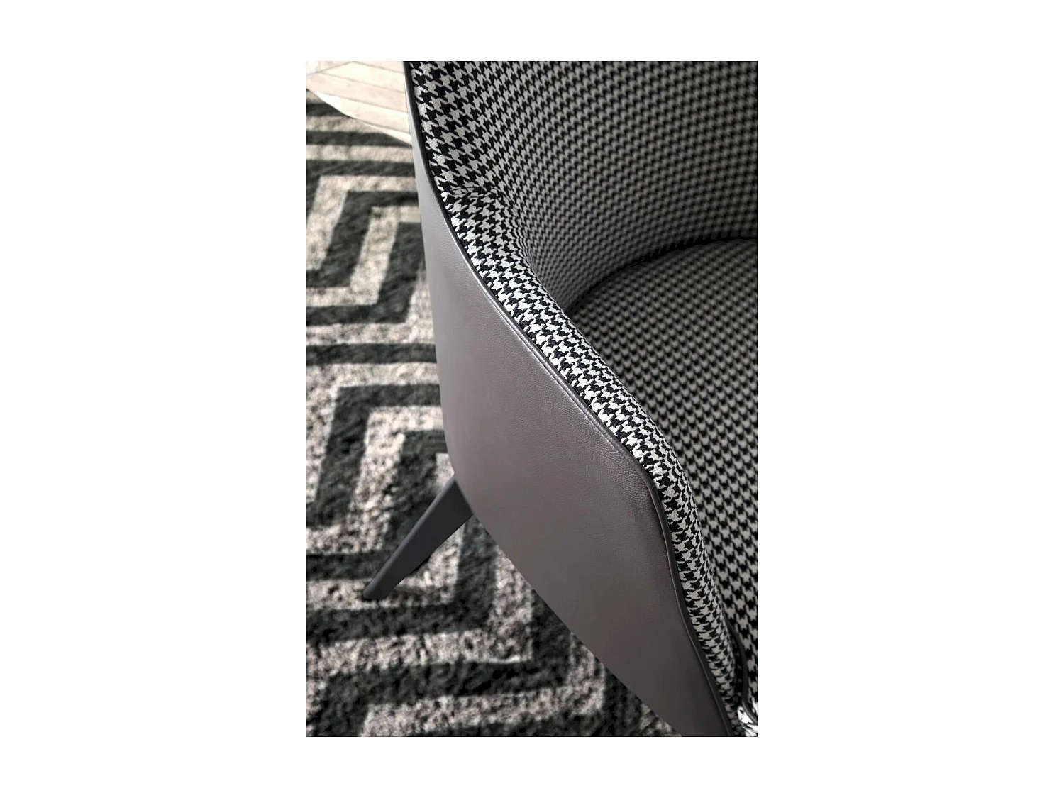 Fauteuil rembourré structure acier inoxydable peint époxy