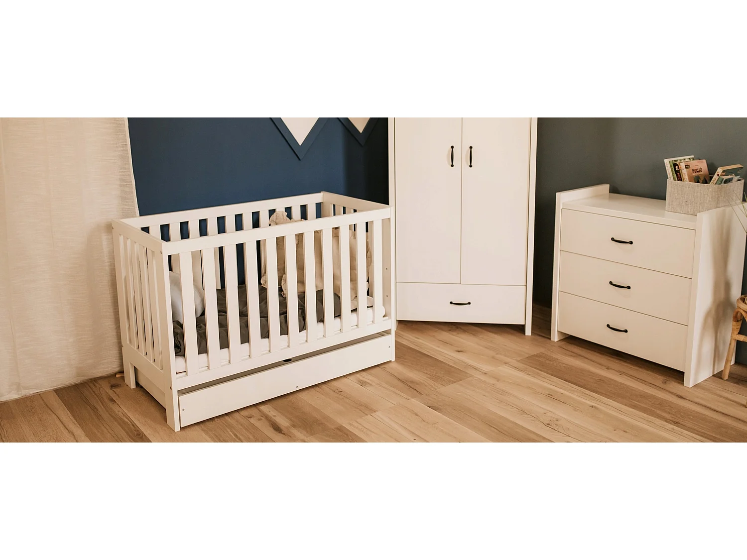 Lit bébé 120x60cm couleur Blanc AMELIE Lit à barreaux amovible