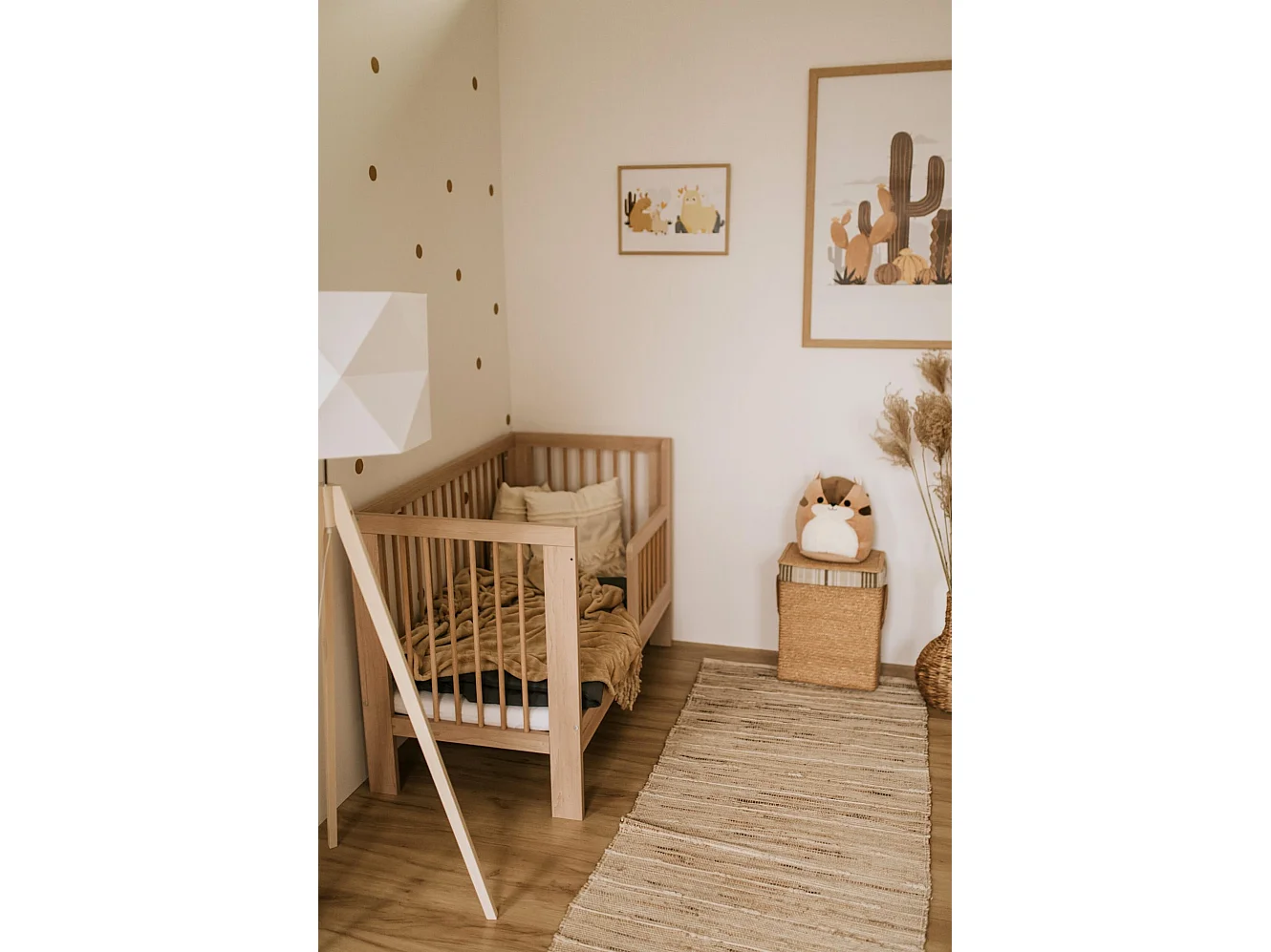 Lit bébé 120x60cm Hêtre OLIVE barreaux amovible et barrière de sécurité inclus