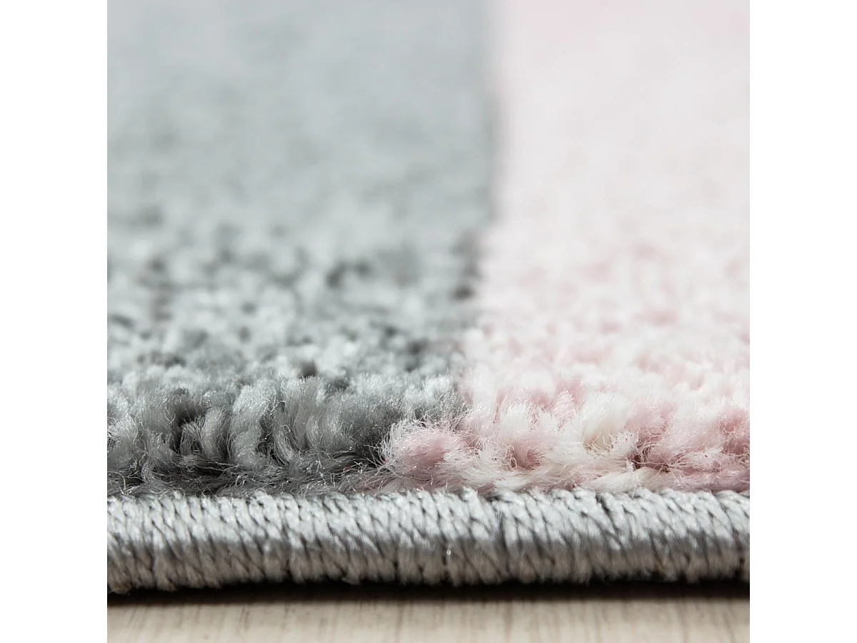 tapis salon 140x200 tissé rose et gris rectangle motif géométrique KARLUK