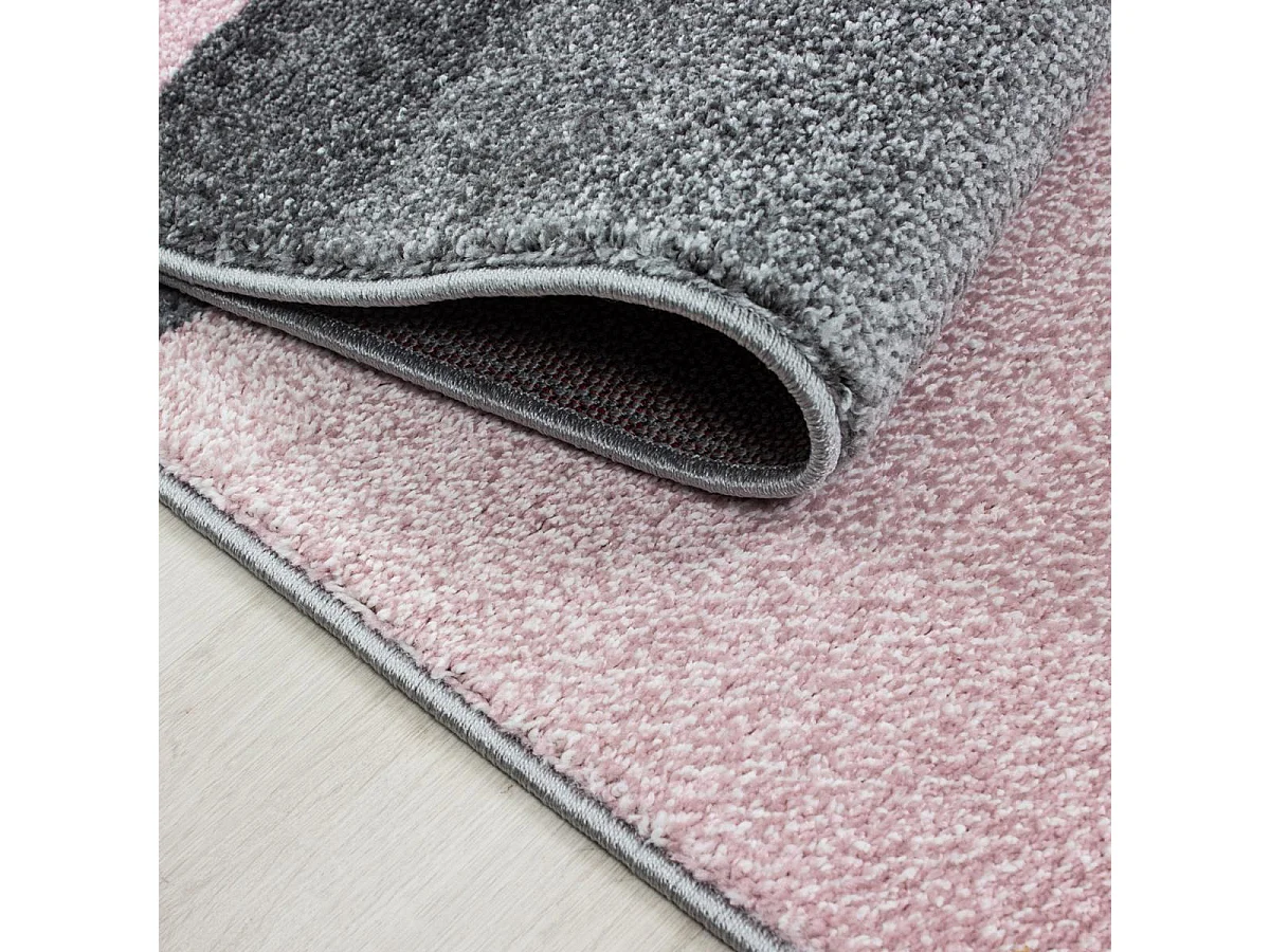 tapis salon 140x200 tissé rose et gris rectangle motif géométrique KARLUK