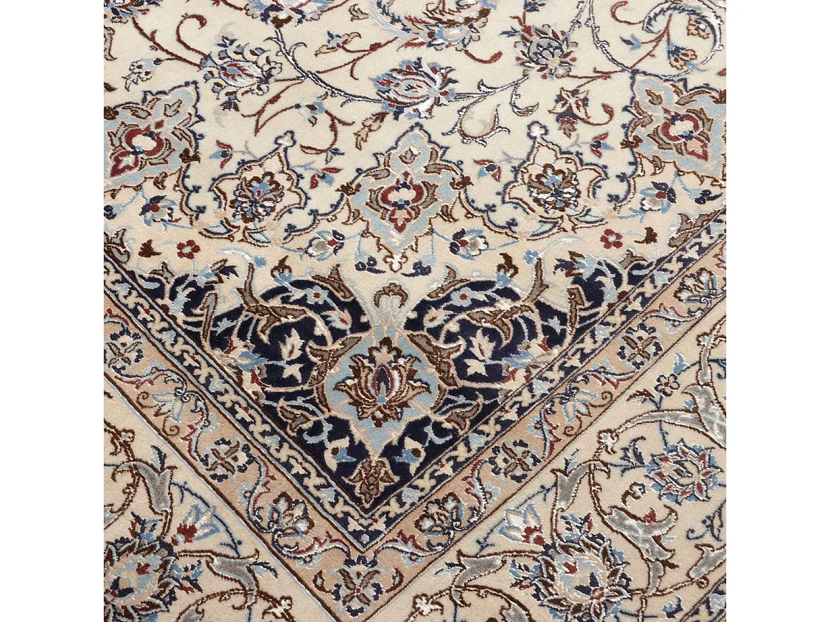 Authentique tapis d'Orient 167x212 noué main en laine et soie marron et beige NAIN