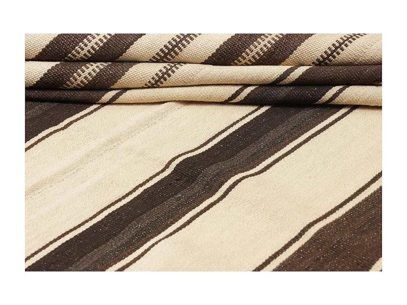 Authentique tapis d'Orient 167x212 noué main en laine et soie marron et beige NAIN