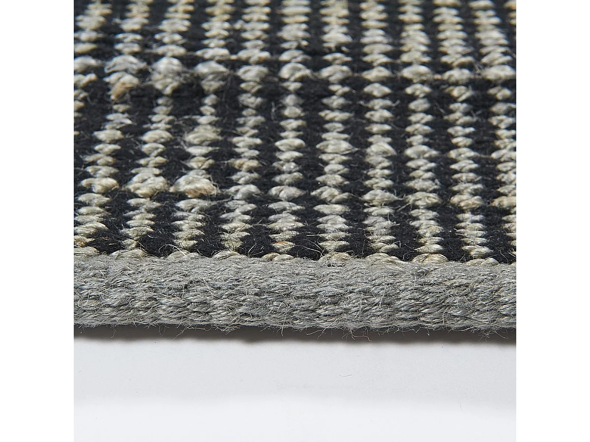 tapis chambre 60x110 fait main en laine noir et gris rectangle motif simple PLANA