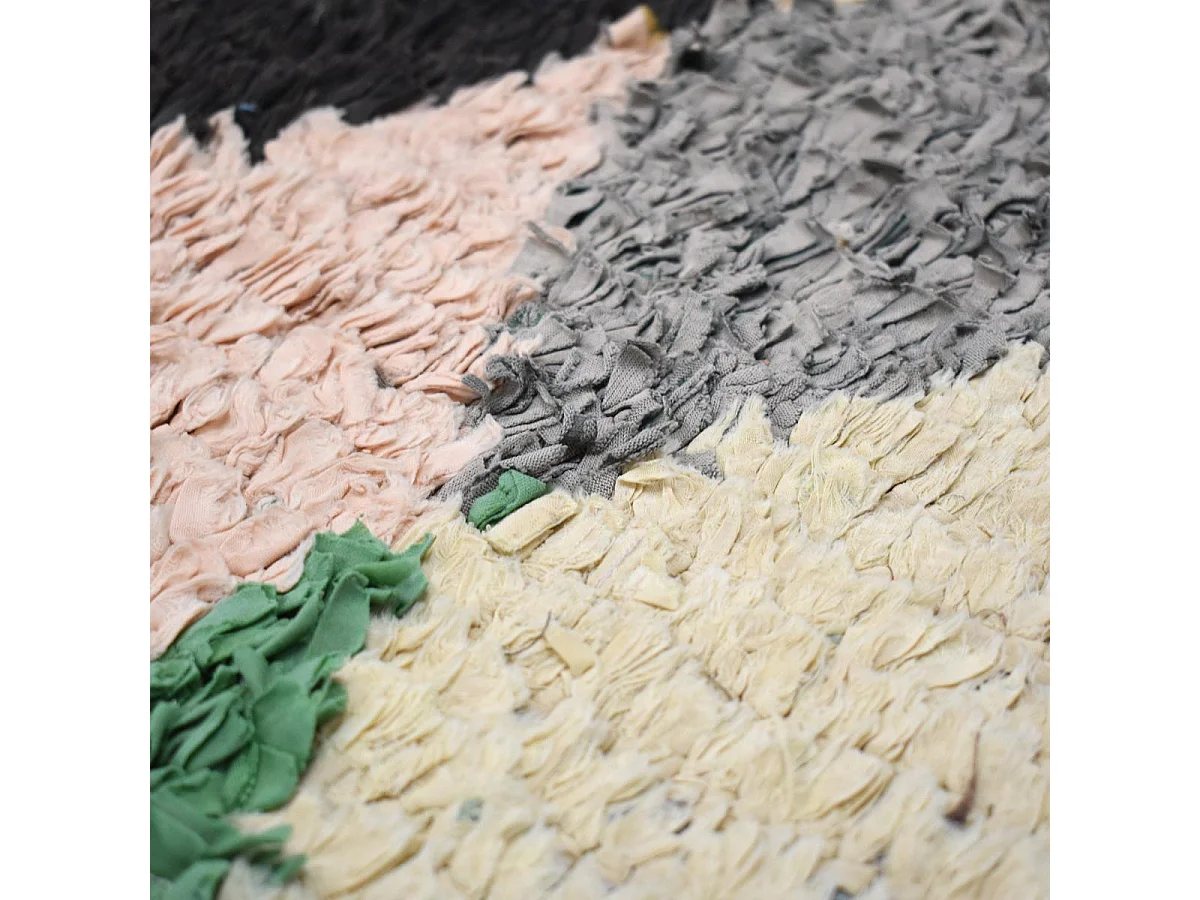 Authentique tapis berbère 100x245 fait main en tissu recyclé multicolore BOUCHAROUETTE 61