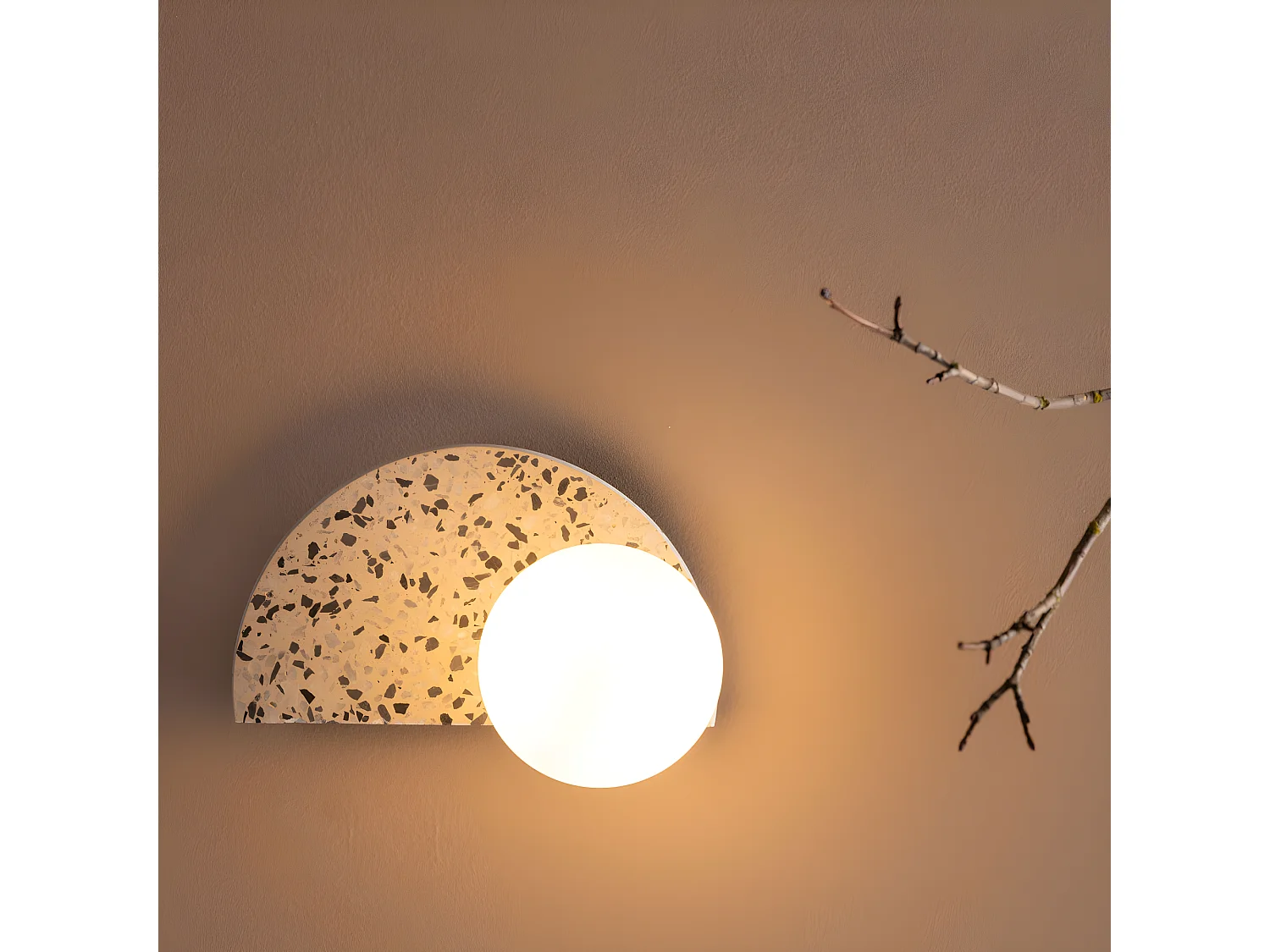 Abbeville - Applique murale en terrazzo - Écru