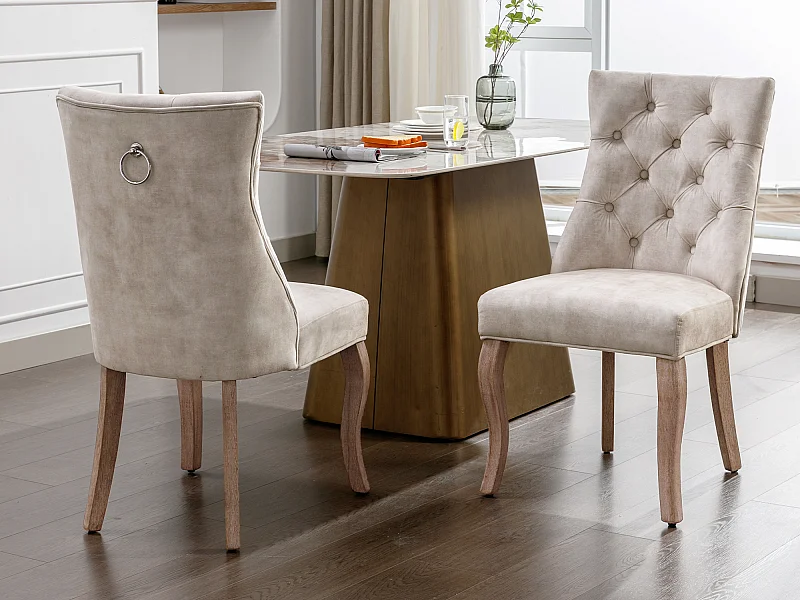 Set aus 2 Esszimmerstühlen – Samt und Massivholz – Rückenlehne mit Rautenmuster – Hellbeige