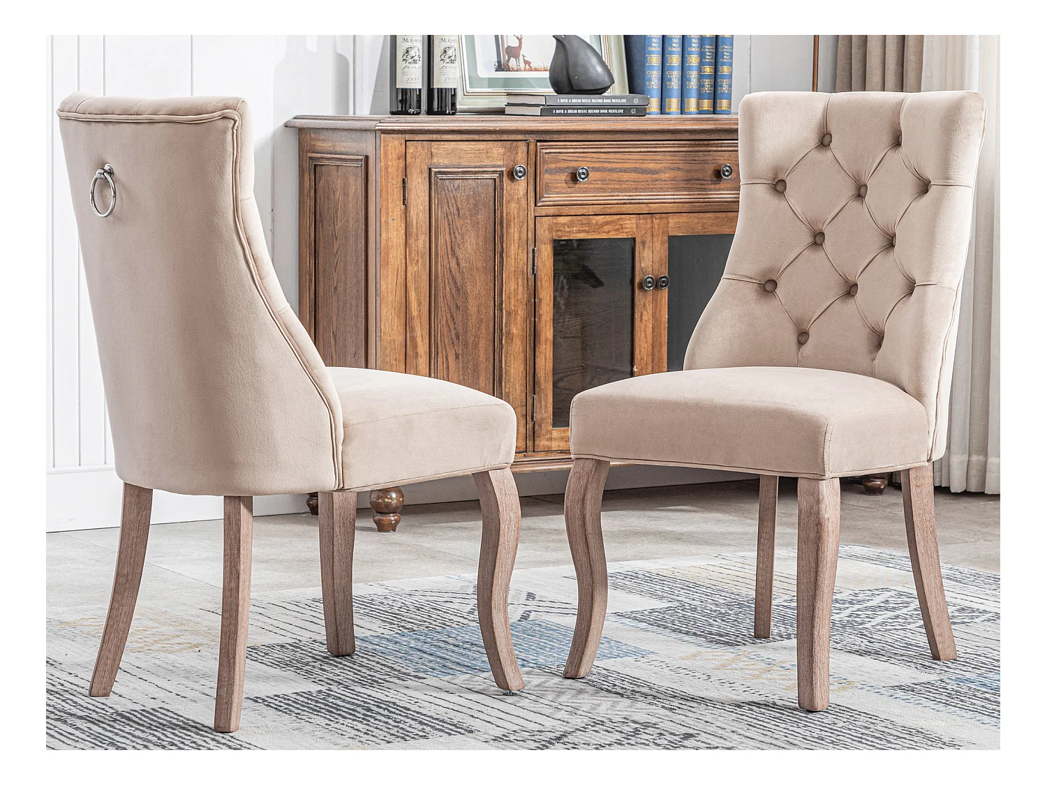 Set aus 2 Esszimmerstühlen – Samt und Massivholz – Rückenlehne mit Rautenmuster – Beige