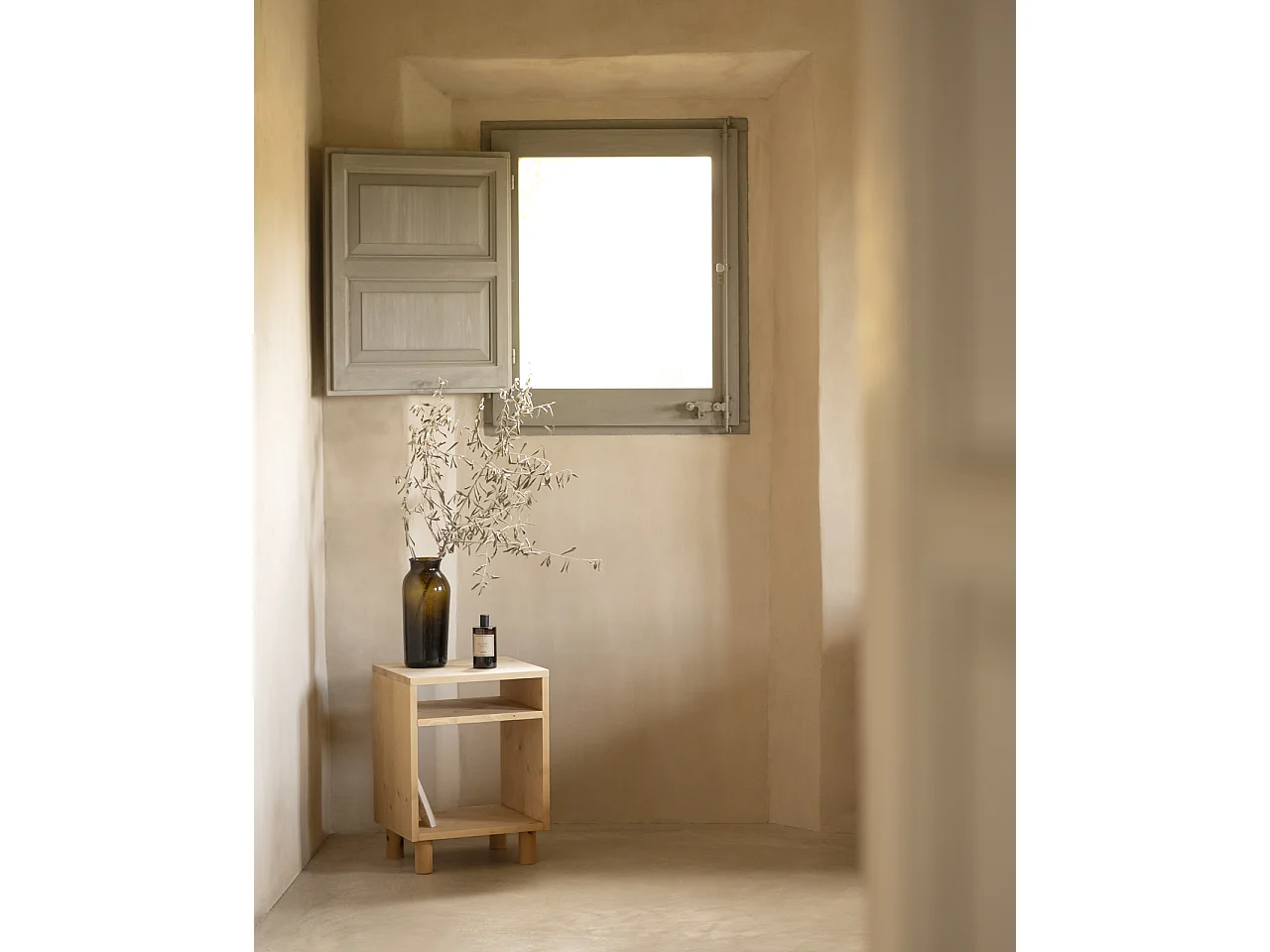 Comodino in legno massello in colore rovere medio 50,5x32cm - HERA  - DECOWOOD