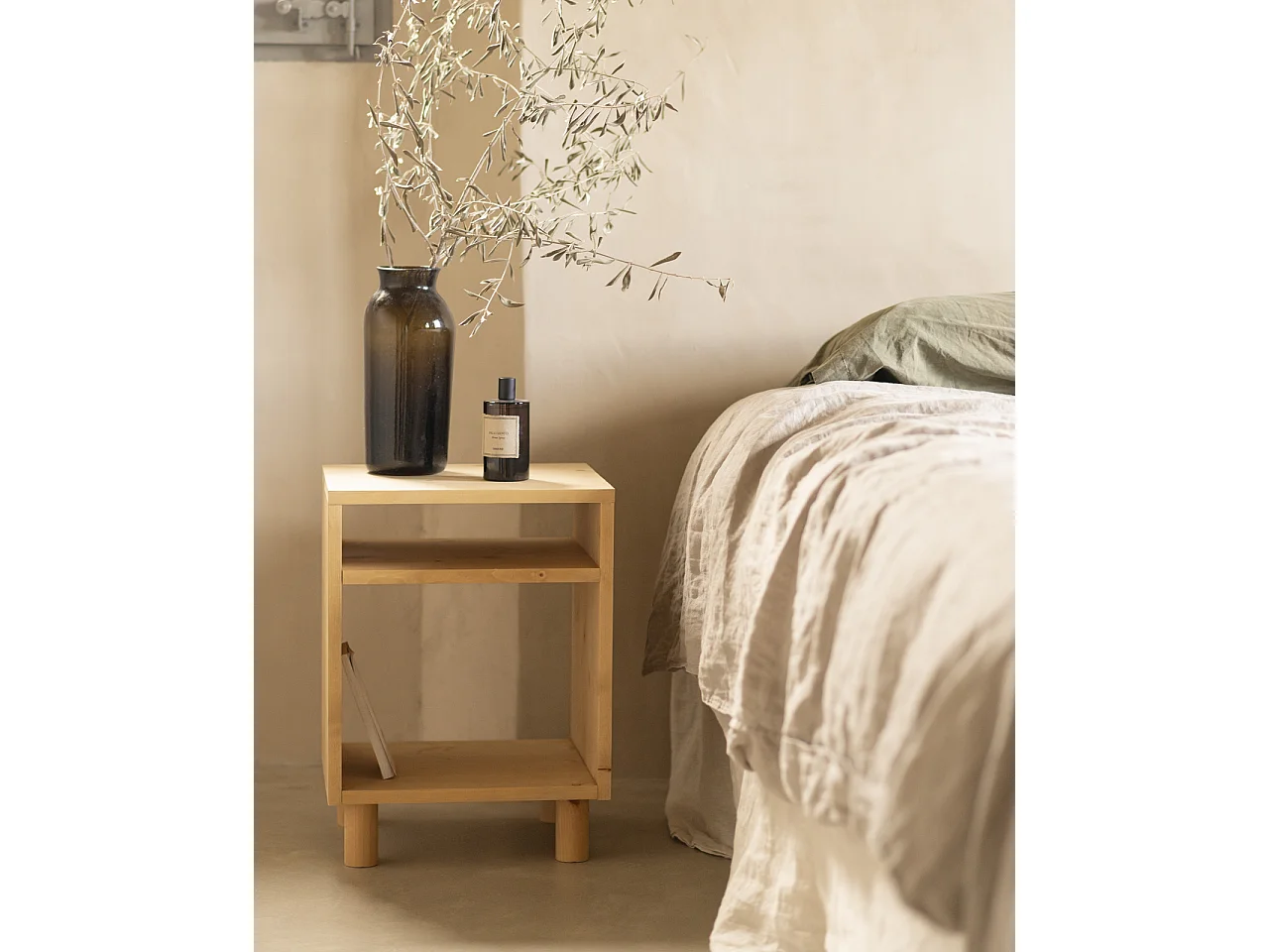 Comodino in legno massello in colore rovere medio 50,5x32cm - HERA  - DECOWOOD