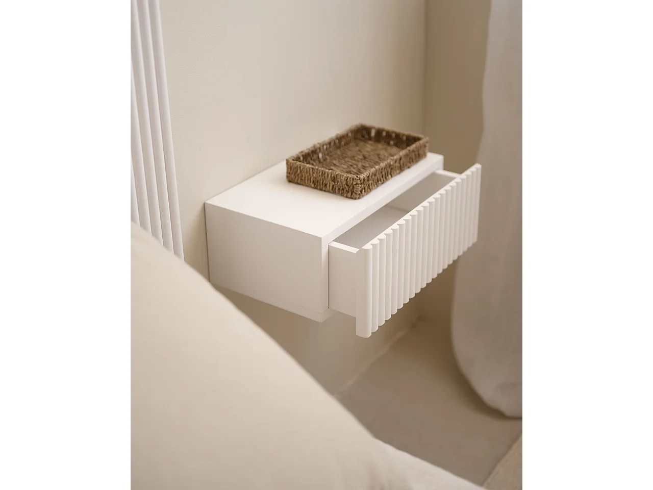 Table de chevet en bois de sapin flottant ton blanc 40x15cm - BALI - DECOWOOD