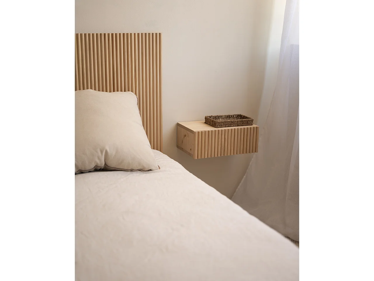 Mesita de noche de madera maciza flotante Decowood en tono roble medio de 40cm - BALI - DECOWOOD