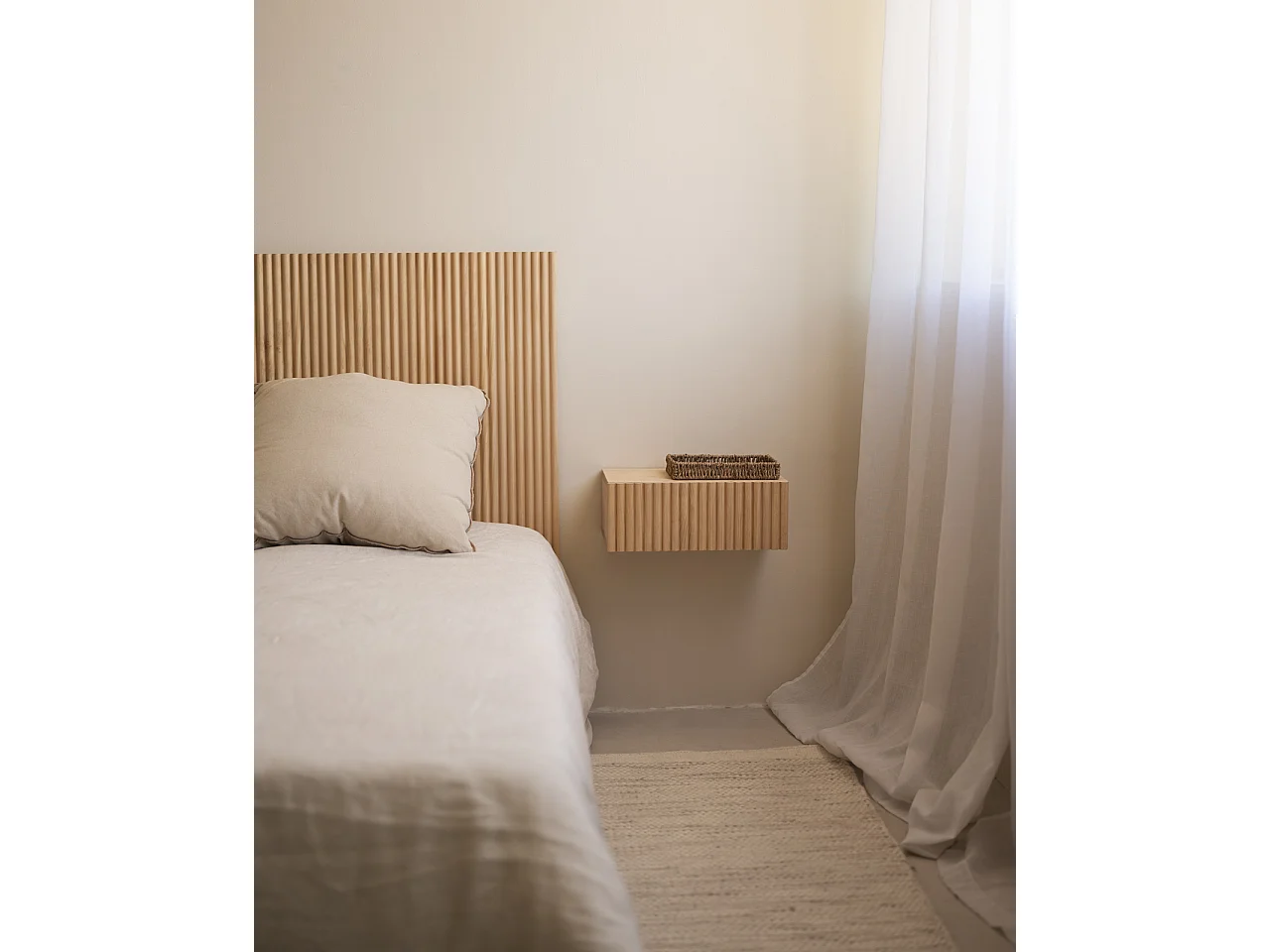 Mesita de noche de madera maciza flotante Decowood en tono roble medio de 40cm - BALI - DECOWOOD