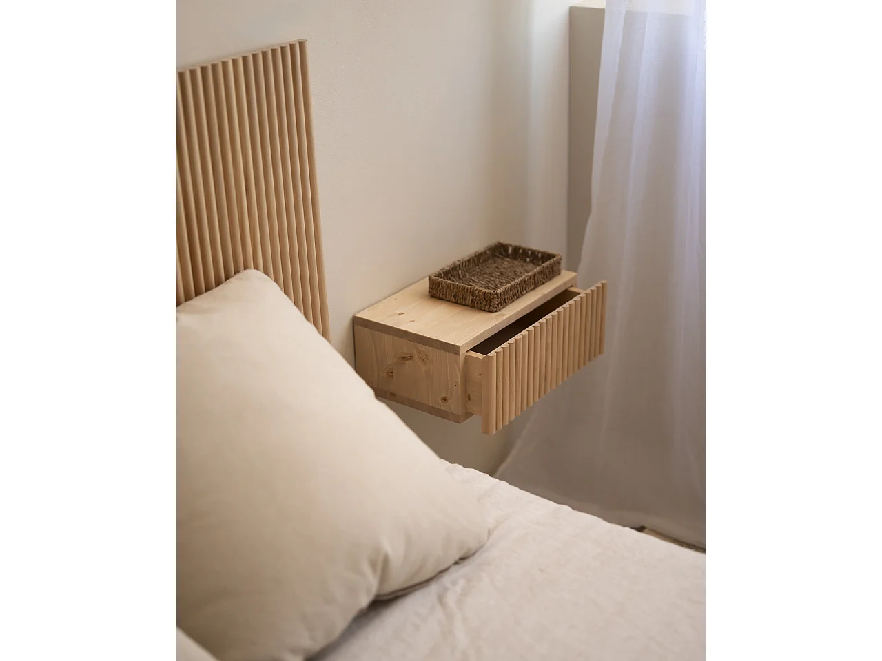 Mesita de noche de madera maciza flotante Decowood en tono roble medio de 40cm - BALI - DECOWOOD