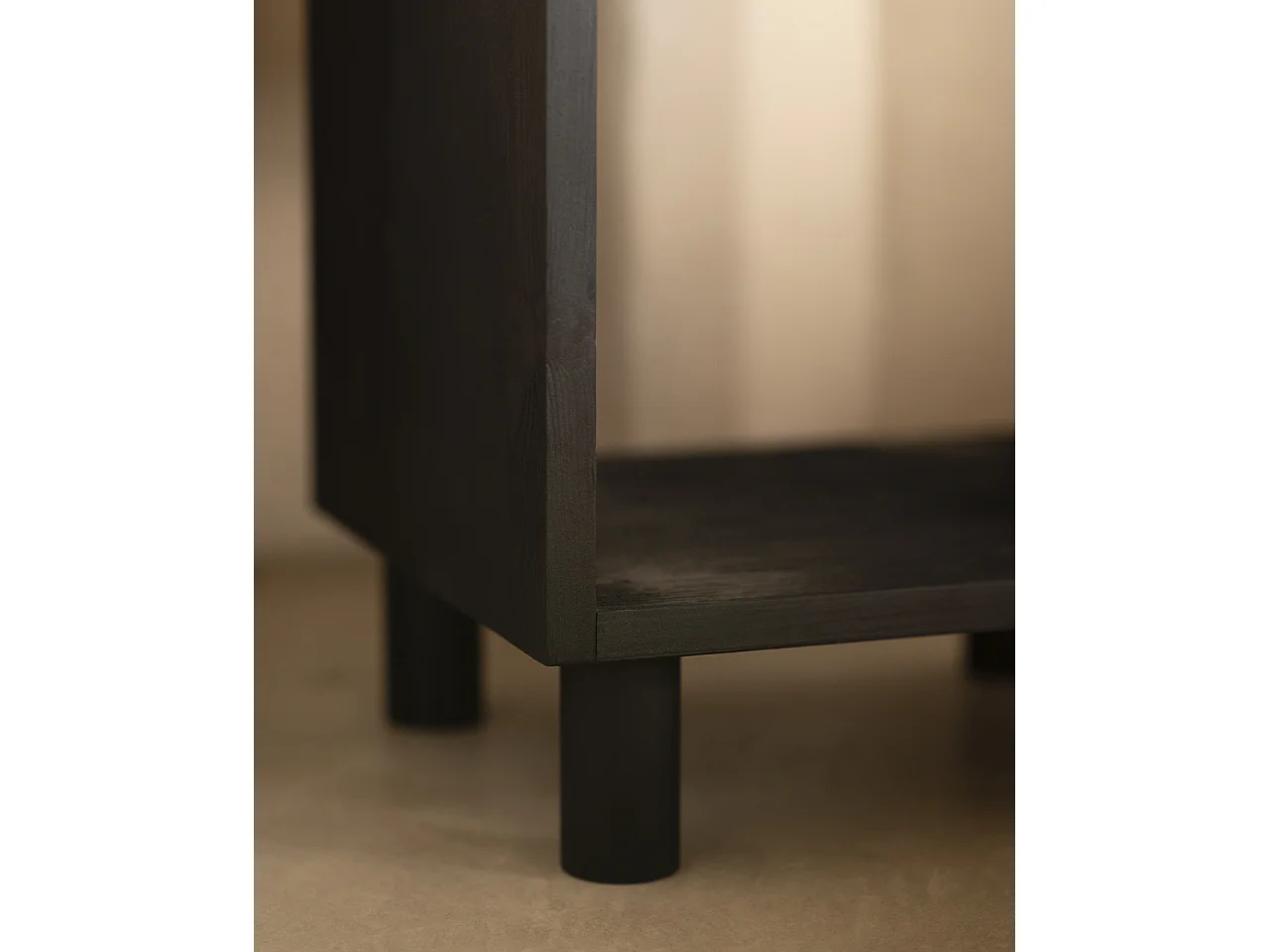 Comodino in legno massello in colore nero 50,5x32cm - HERA  - DECOWOOD