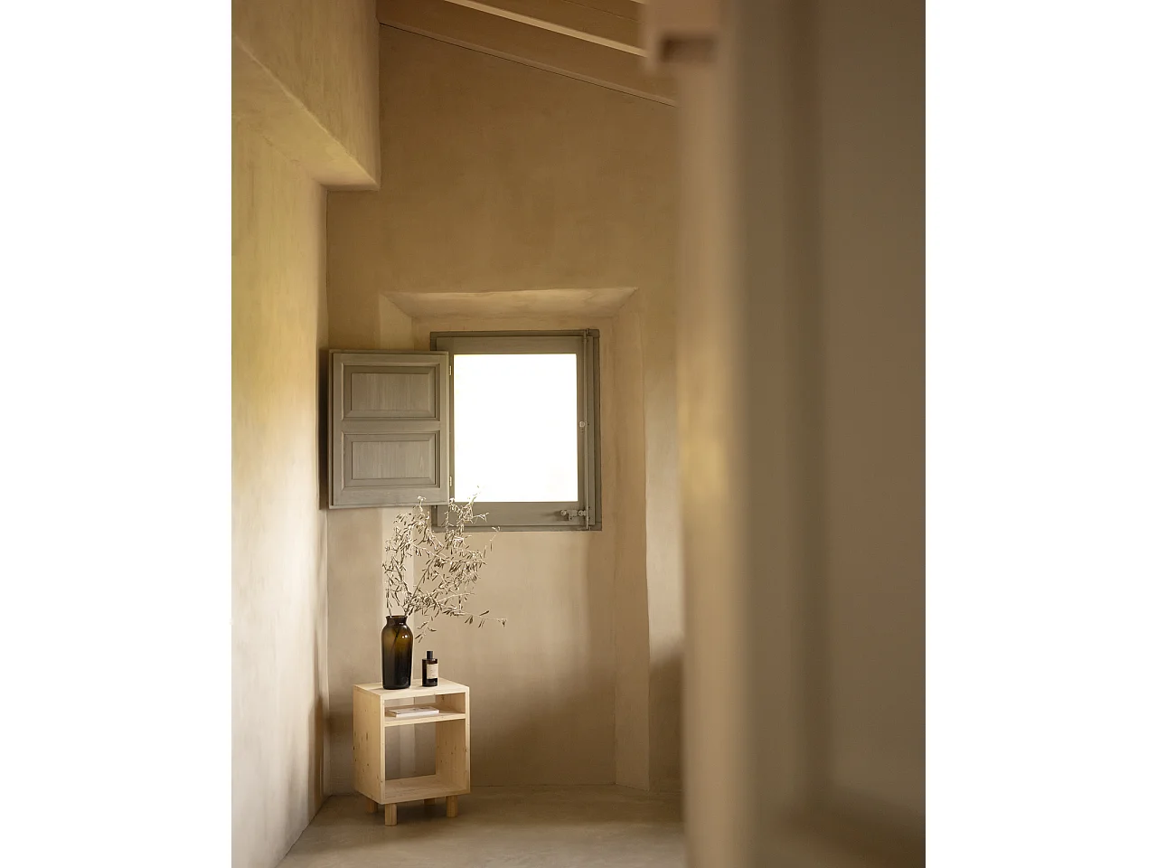 Comodino in legno massello in colore naturale di 50,5x32cm - HERA  - DECOWOOD