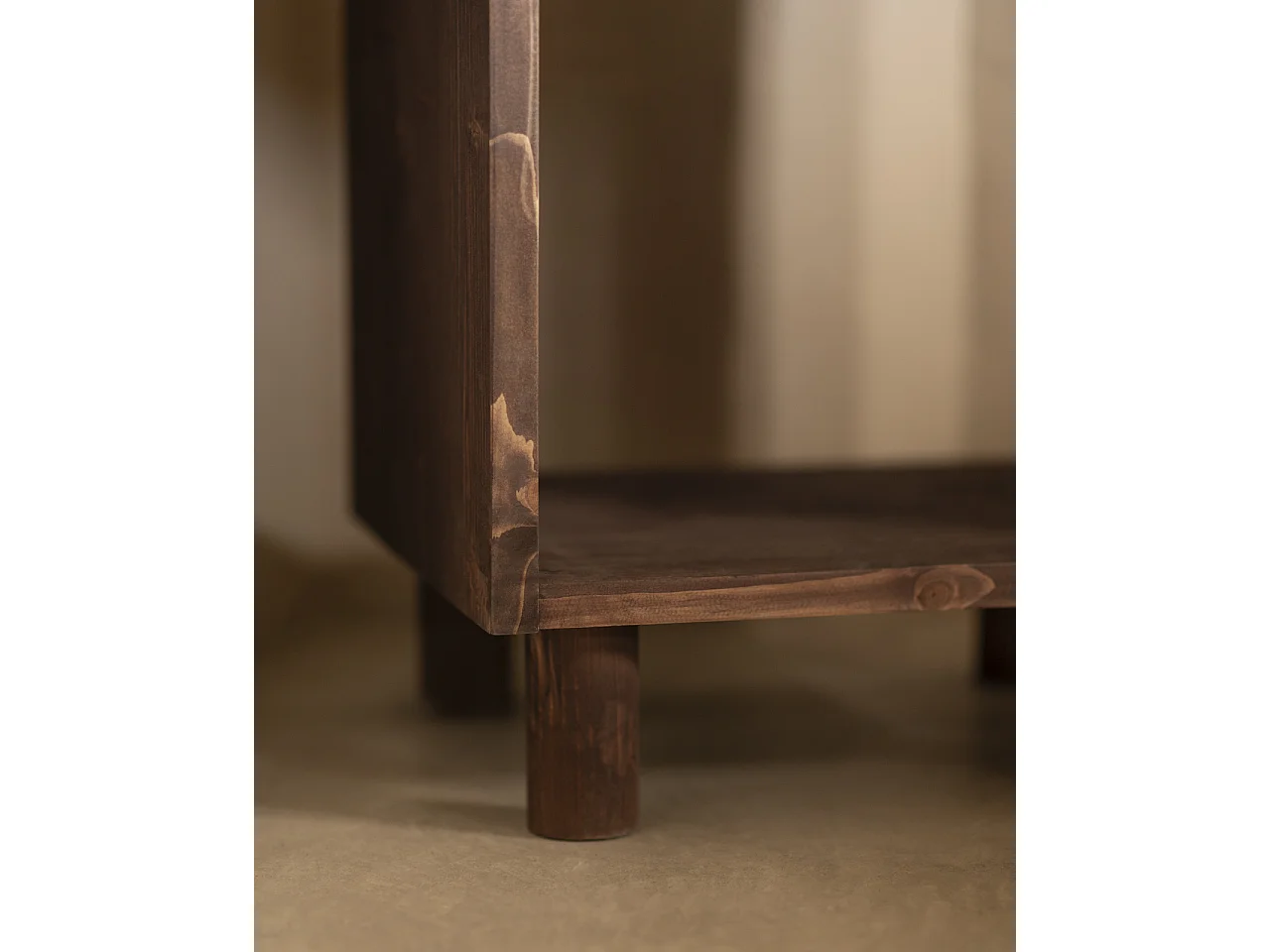 Comodino in legno massello in colore noce 50,5x32cm - HERA  - DECOWOOD