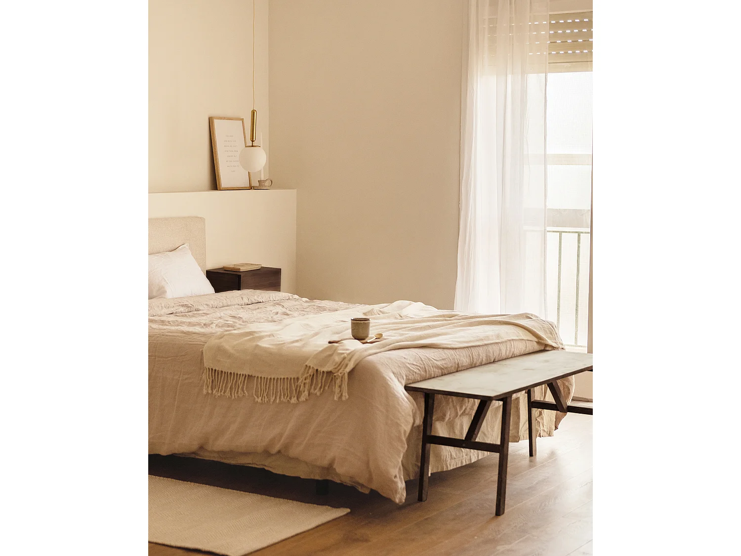 Banqueta de madera maciza en tono nogal de 120x45cm - SIEP - DECOWOOD