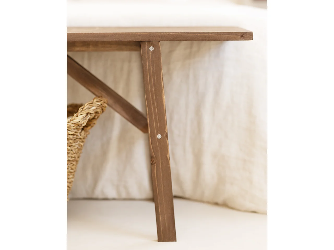 Banqueta de madera maciza en tono nogal de 120x45cm - SIEP - DECOWOOD