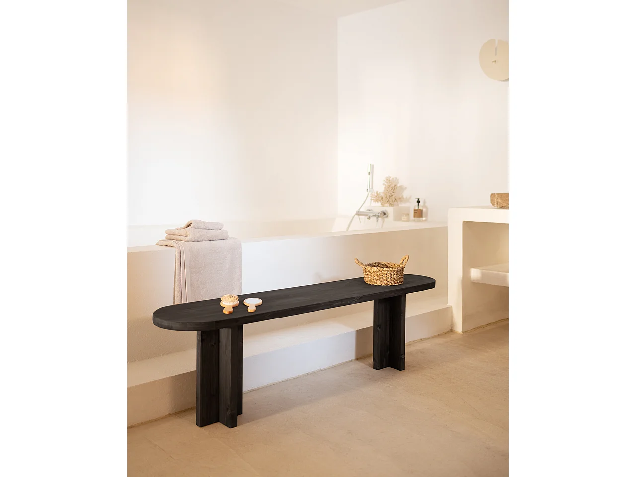 Banco de madera de abeto ovalado Decowood para interiores en color negro de 140x45cm - TOKYO - DECOWOOD