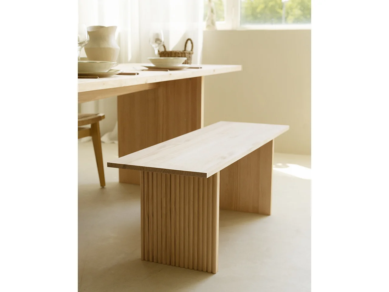 Banco de madera maciza rectangular Decowood para interiores con patas ranuradas en color natural de 120x45cm - BALI - DECOWOOD