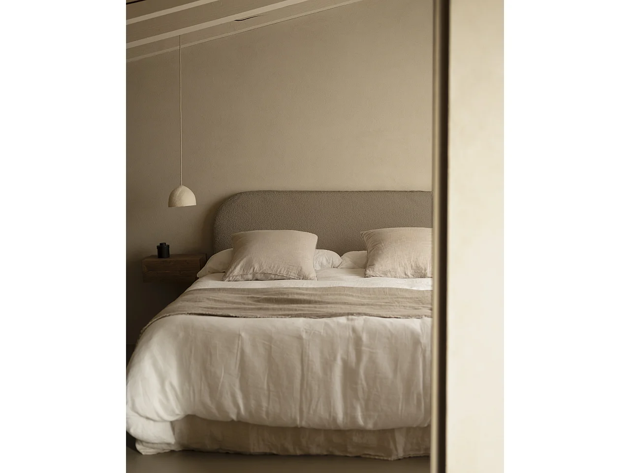 Testiera imbottita sfoderabile in bouclé in tono marrone 140x110cm - BERTA - DECOWOOD