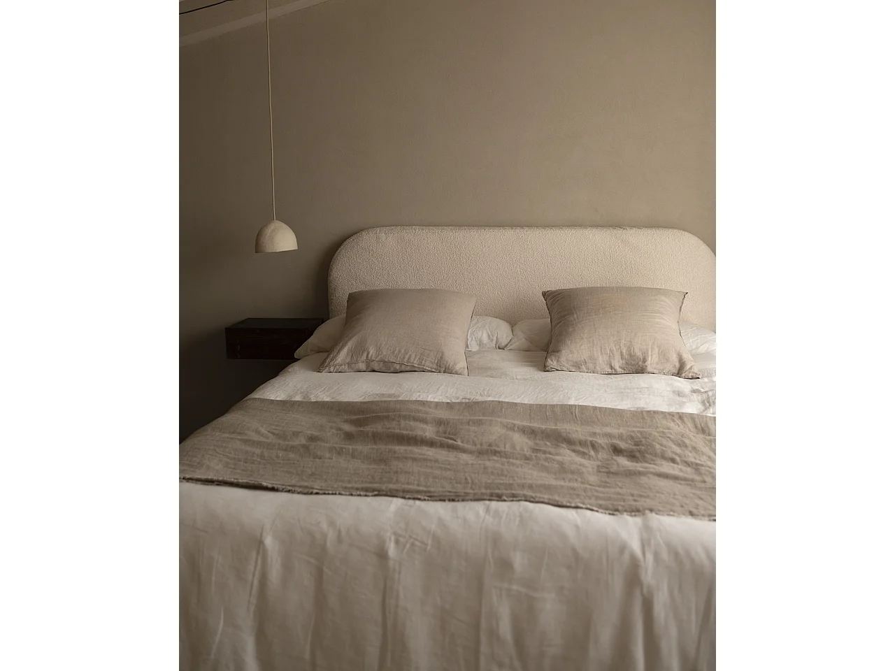 Testiera imbottita sfoderabile in bouclé in tono bianco 180x110cm - BERTA - DECOWOOD