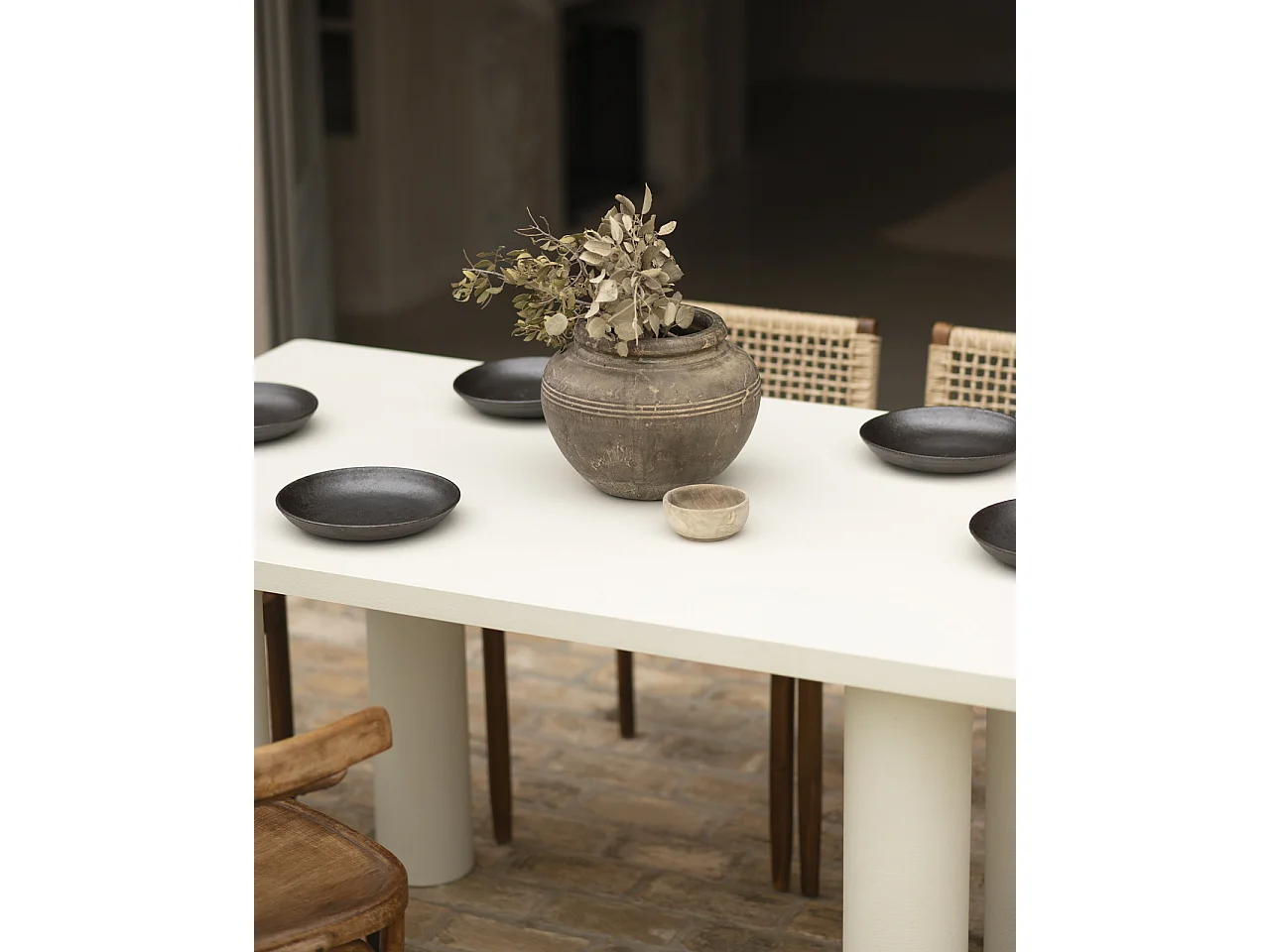 Mesa de comedor rectangular de microcemento en tono blanco roto DECOWOOD de 200x75cm - LUCÍA - DECOWOOD