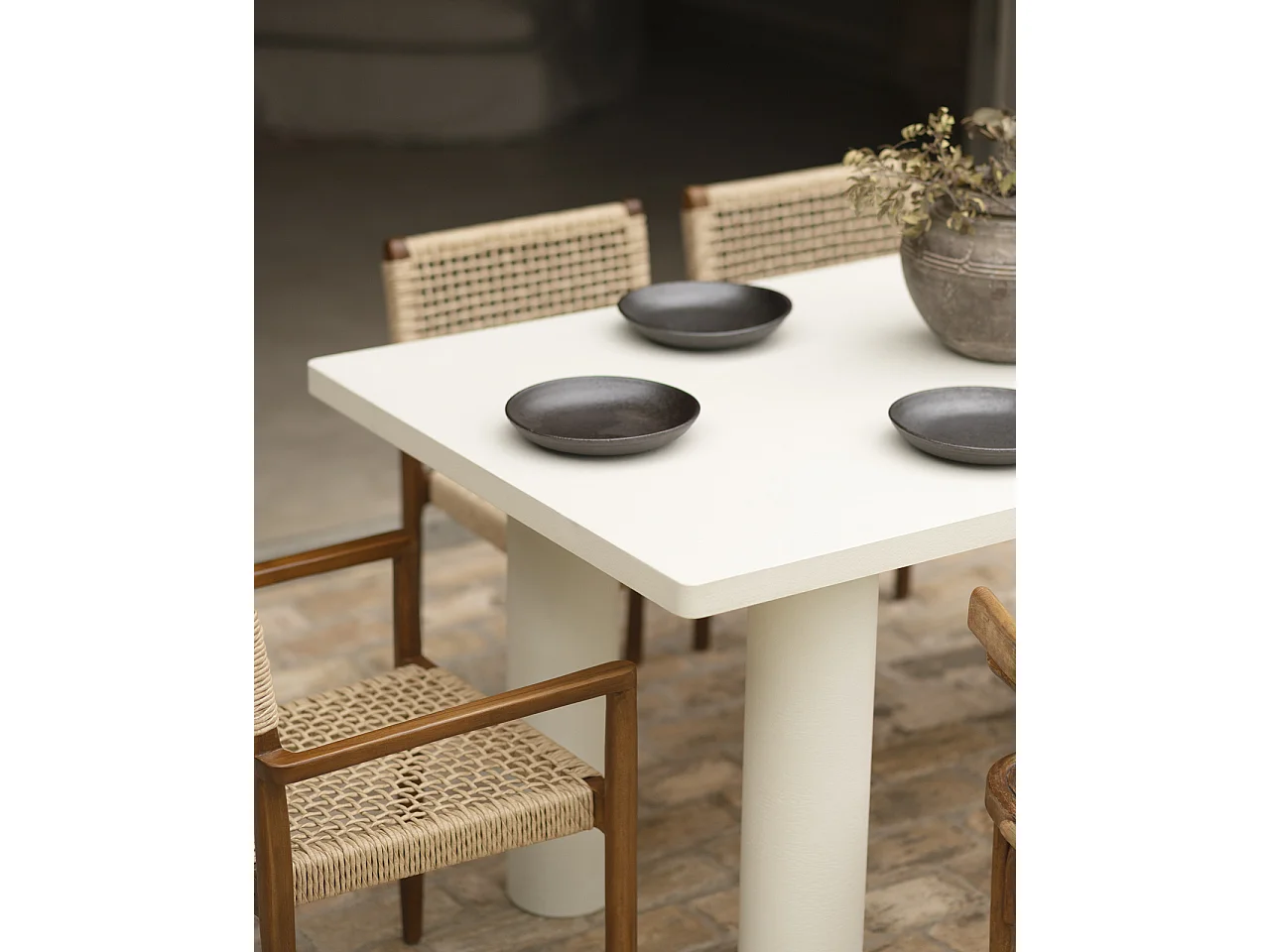 Mesa de comedor rectangular de microcemento en tono blanco roto DECOWOOD de 200x75cm - LUCÍA - DECOWOOD