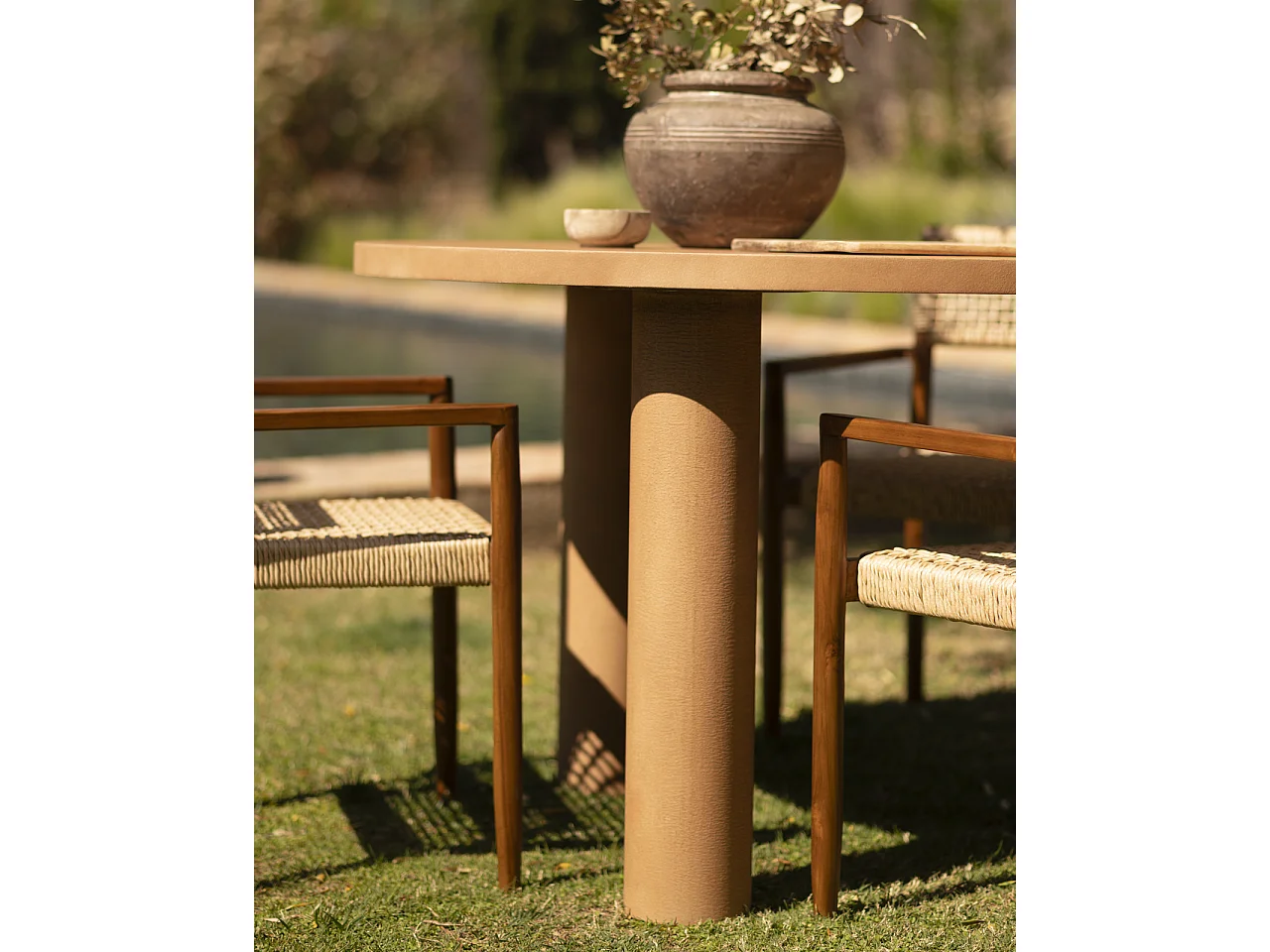 Mesa de comedor redonda de microcemento en tono terracota DECOWOOD de Ø120x75cm - LUCÍA - DECOWOOD