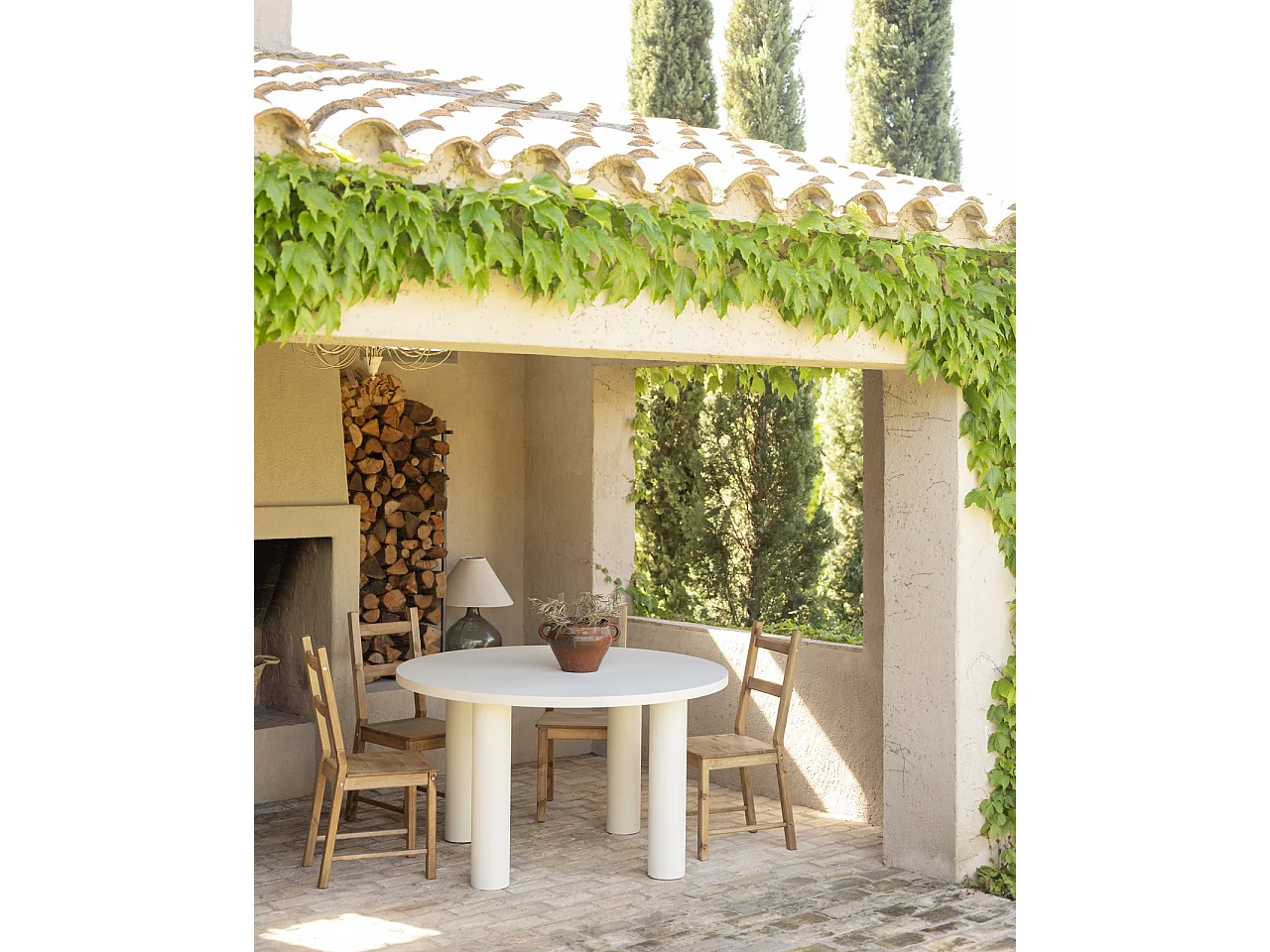 Mesa de comedor redonda de microcemento en tono blanco roto DECOWOOD de Ø160x75cm - LUCÍA - DECOWOOD