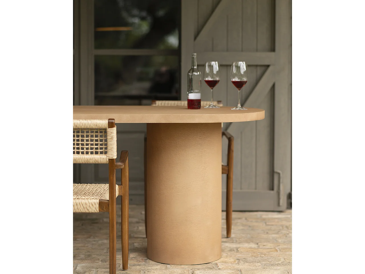 Mesa de comedor ovalada de microcemento en tono terracota DECOWOOD de 160x75cm - LUCÍA - DECOWOOD