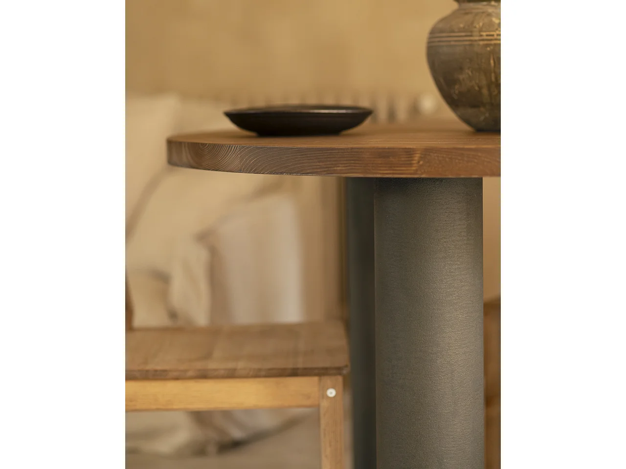 Tavolo da pranzo rotondo in legno marrone e microcemento verde 120cm