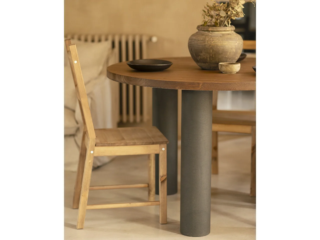 Tavolo da pranzo rotondo in legno marrone e microcemento verde 120cm