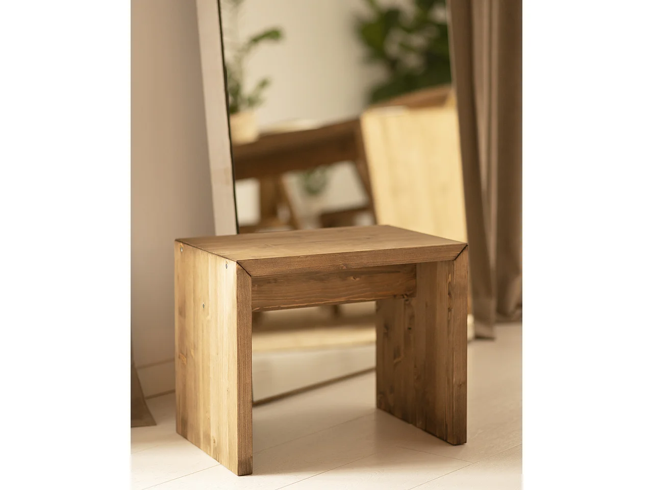 Pack mesa de comedor de 120x75cm y 4 taburetes de 50x45cm rectangulares de madera de abeto maciza Decowood en tono roble oscuro - TELVA - DECOWOOD