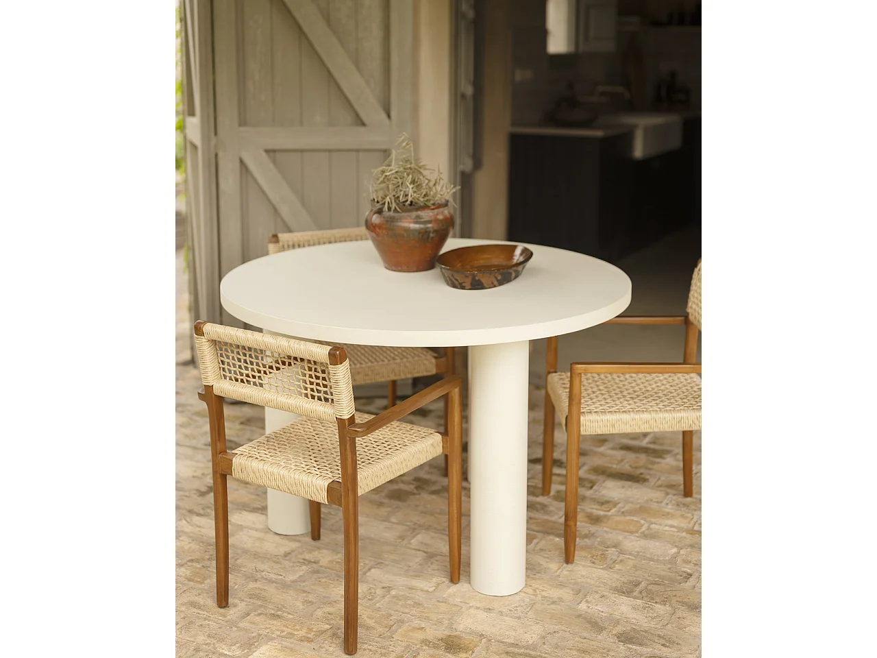 Mesa de comedor redonda de microcemento en tono blanco roto DECOWOOD de Ø120x75cm - LUCÍA - DECOWOOD