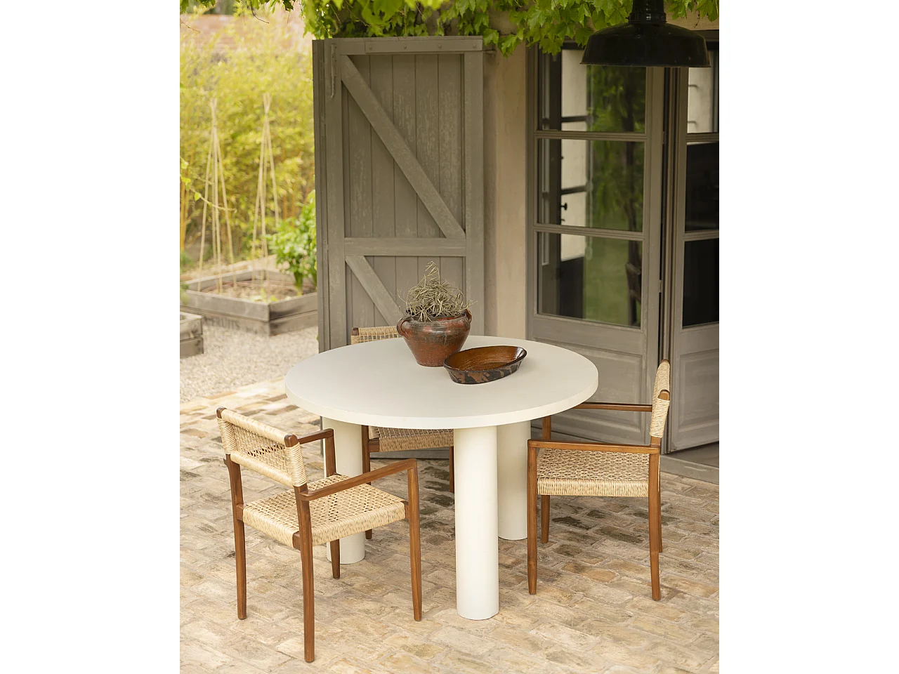 Mesa de comedor redonda de microcemento en tono blanco roto DECOWOOD de Ø120x75cm - LUCÍA - DECOWOOD