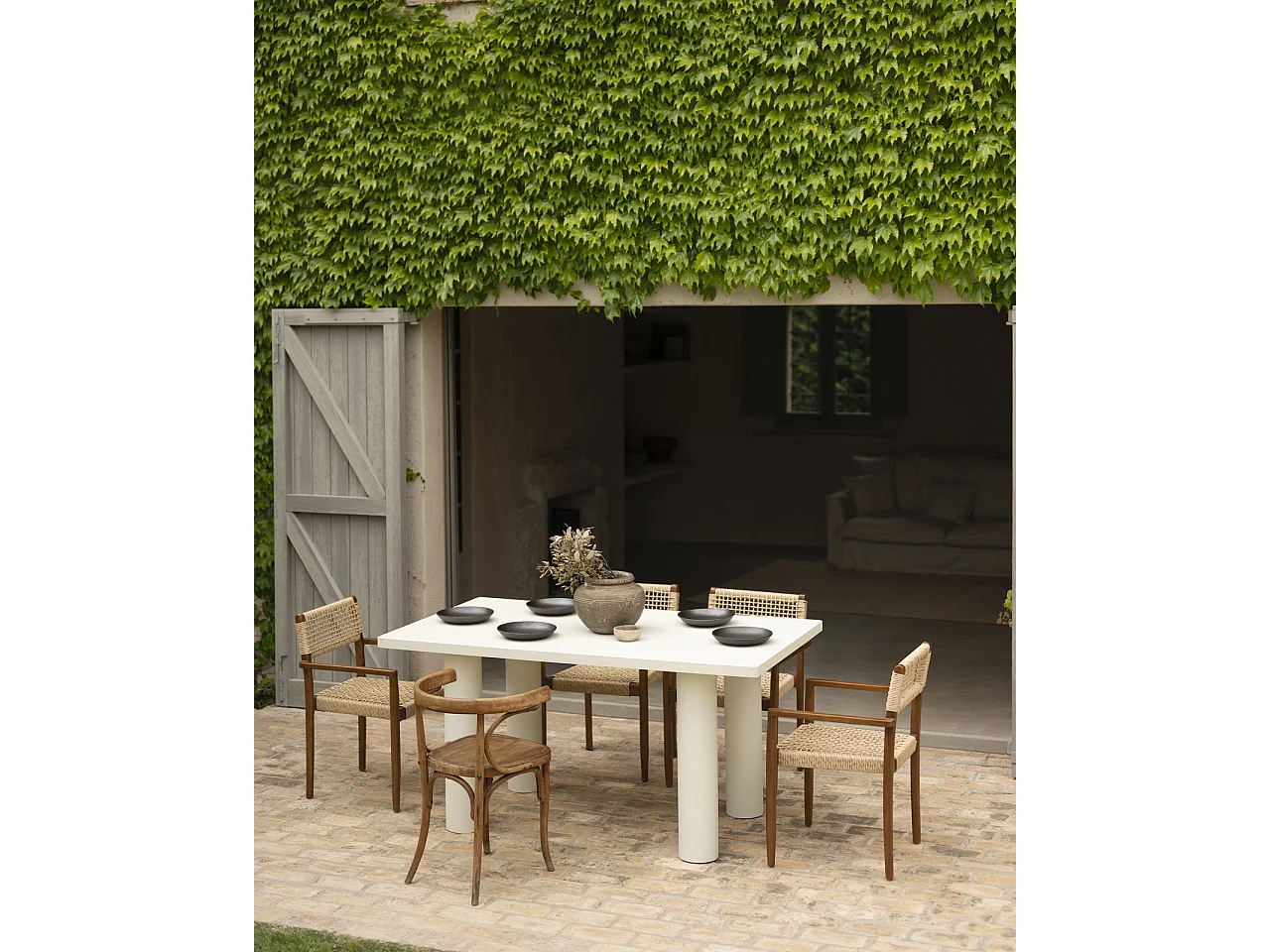 Mesa de comedor rectangular de microcemento en tono blanco roto DECOWOOD de 180x75cm - LUCÍA - DECOWOOD