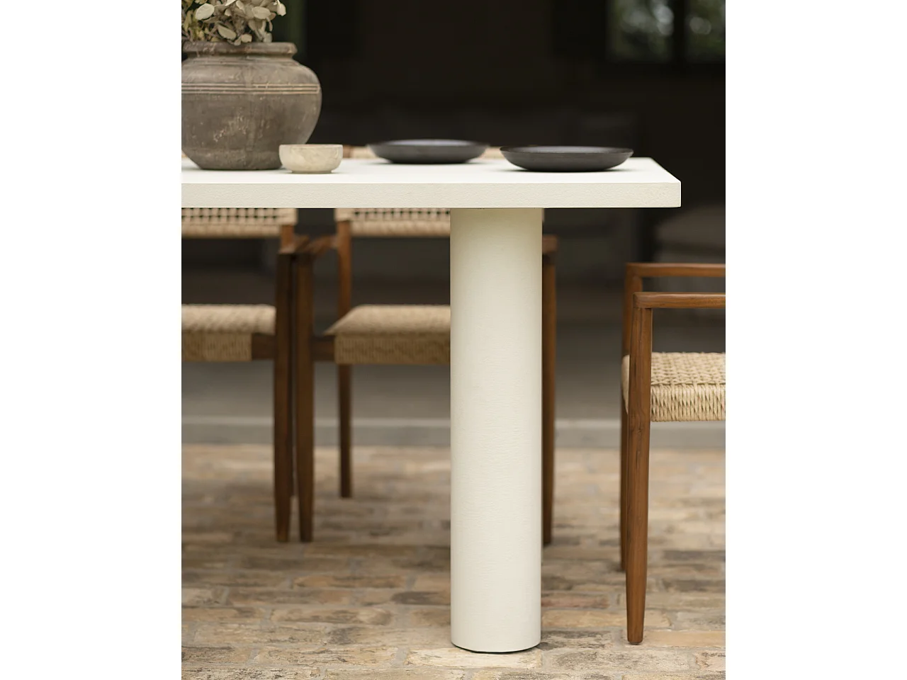 Mesa de comedor rectangular de microcemento en tono blanco roto DECOWOOD de 180x75cm - LUCÍA - DECOWOOD