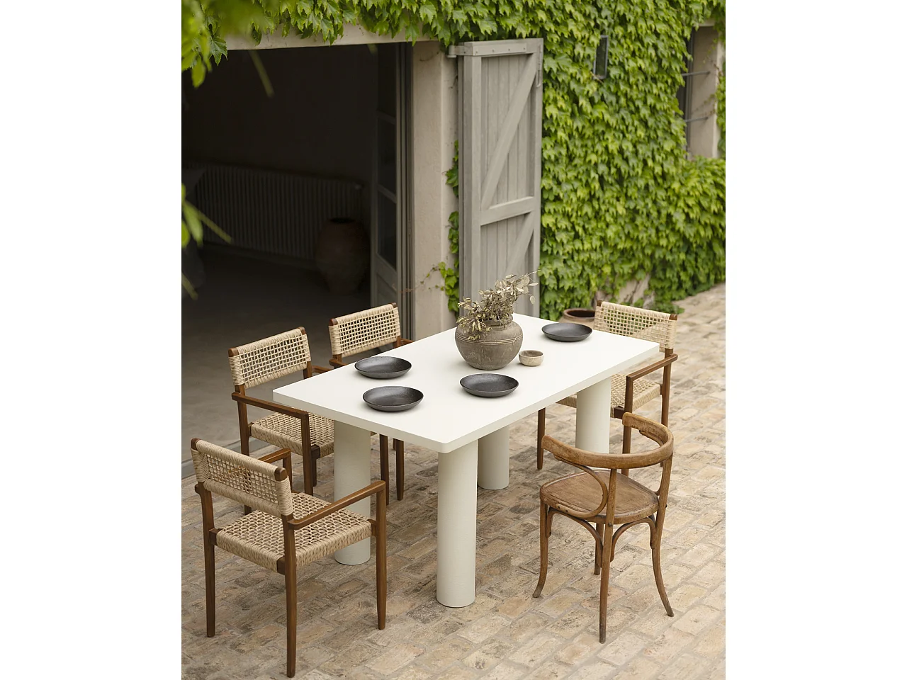 Mesa de comedor rectangular de microcemento en tono blanco roto DECOWOOD de 180x75cm - LUCÍA - DECOWOOD