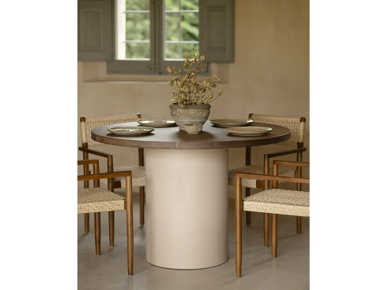 Tavolo da pranzo rotondo in legno marrone e microcemento terra 100cm