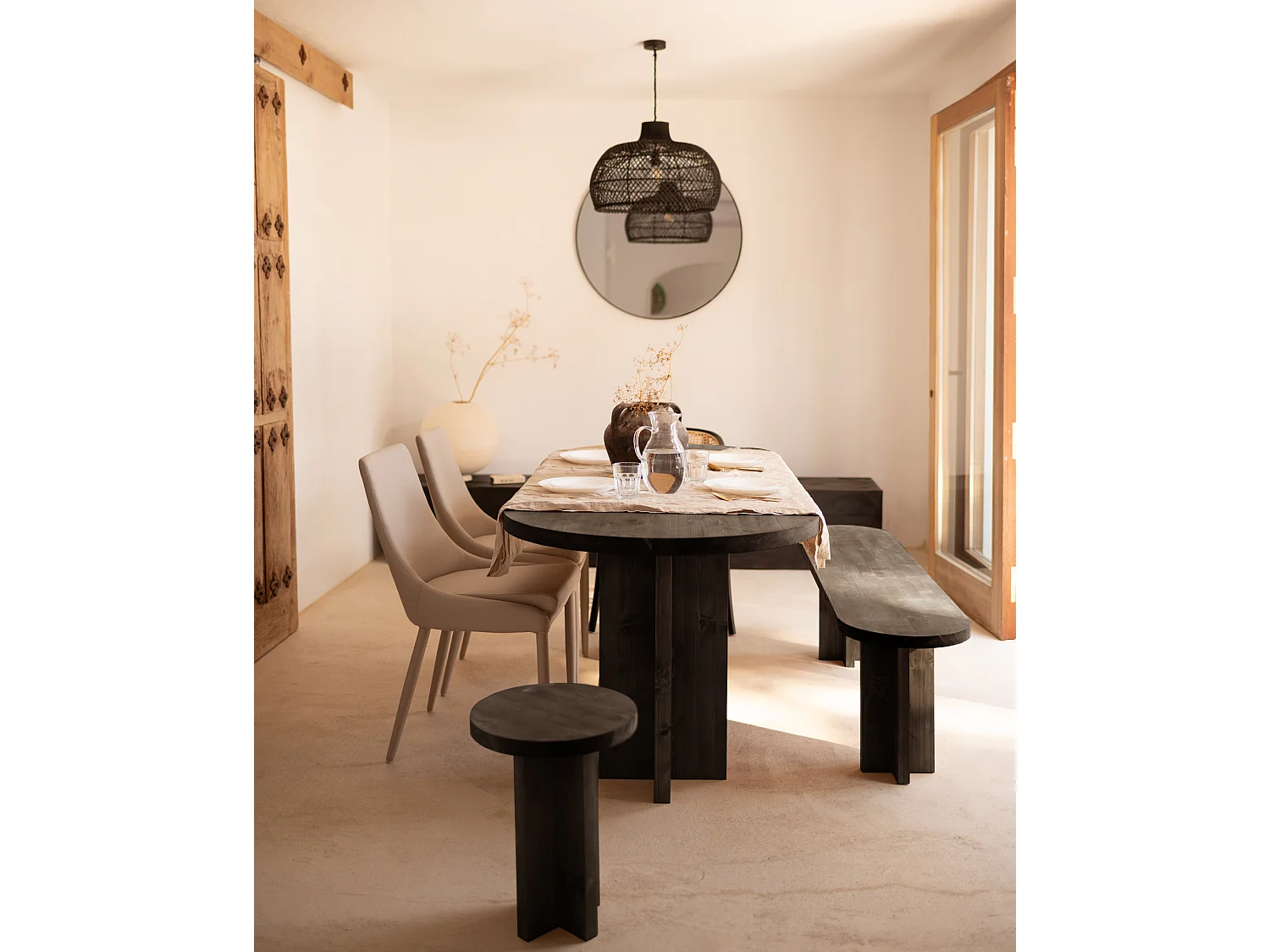 Table à manger ovale en bois de sapin noir 180x75cm - TOKYO - DECOWOOD