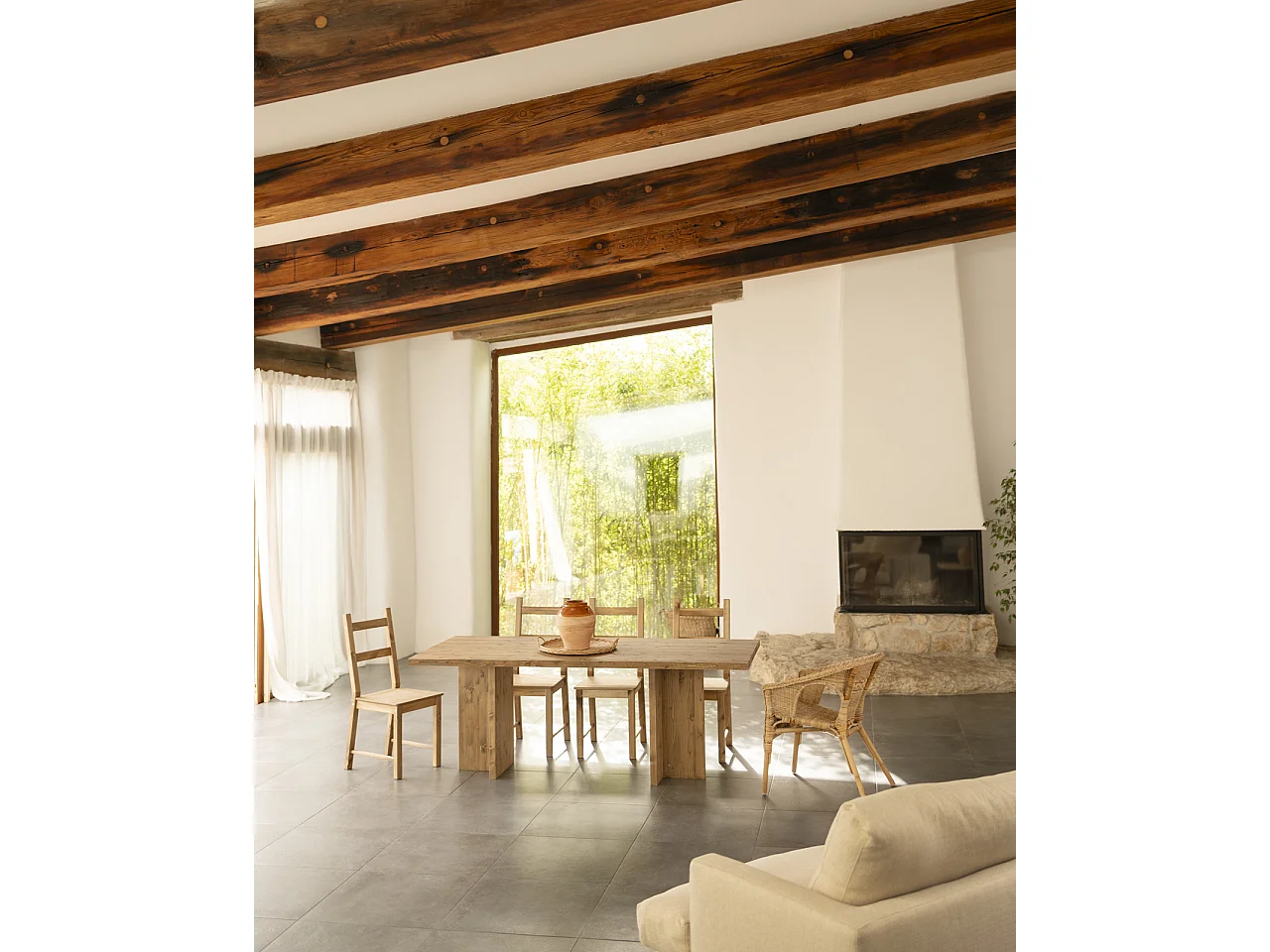 Table à manger en bois massif ton vieilli de 180x75cm - TENA - DECOWOOD