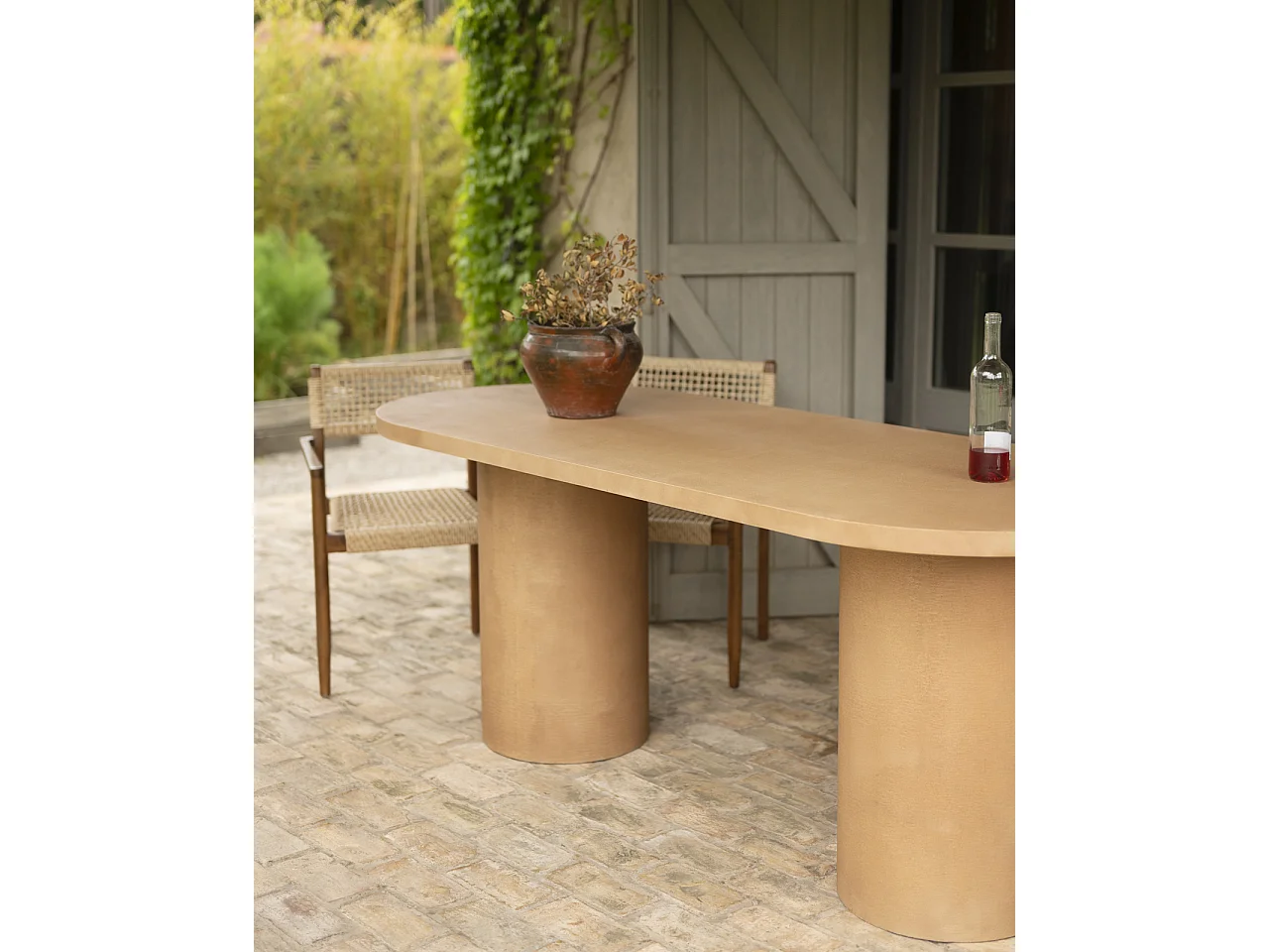 Mesa de comedor ovalada de microcemento en tono terracota DECOWOOD de 220x75cm - LUCÍA - DECOWOOD