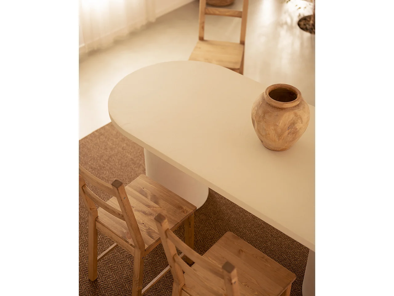 Table de salle à manger ovale en microciment blanc cassé 220x75cm - LUCÍA - DECOWOOD
